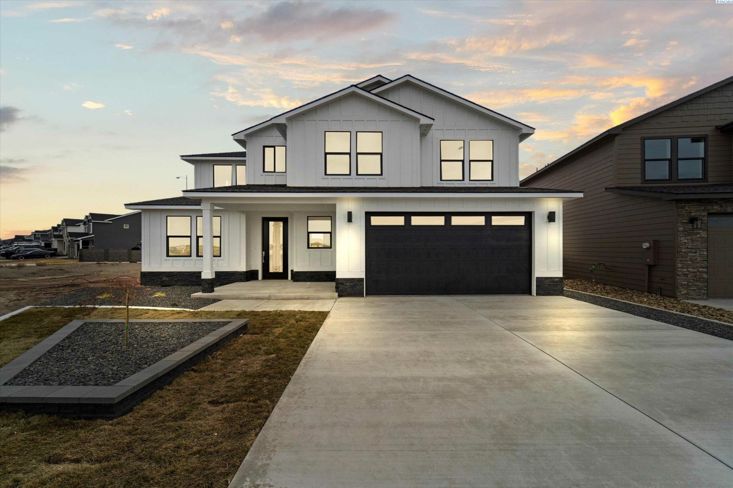 Photo of Newly Listed – 6401 Rd 84 Pl, Pasco, WA 99301