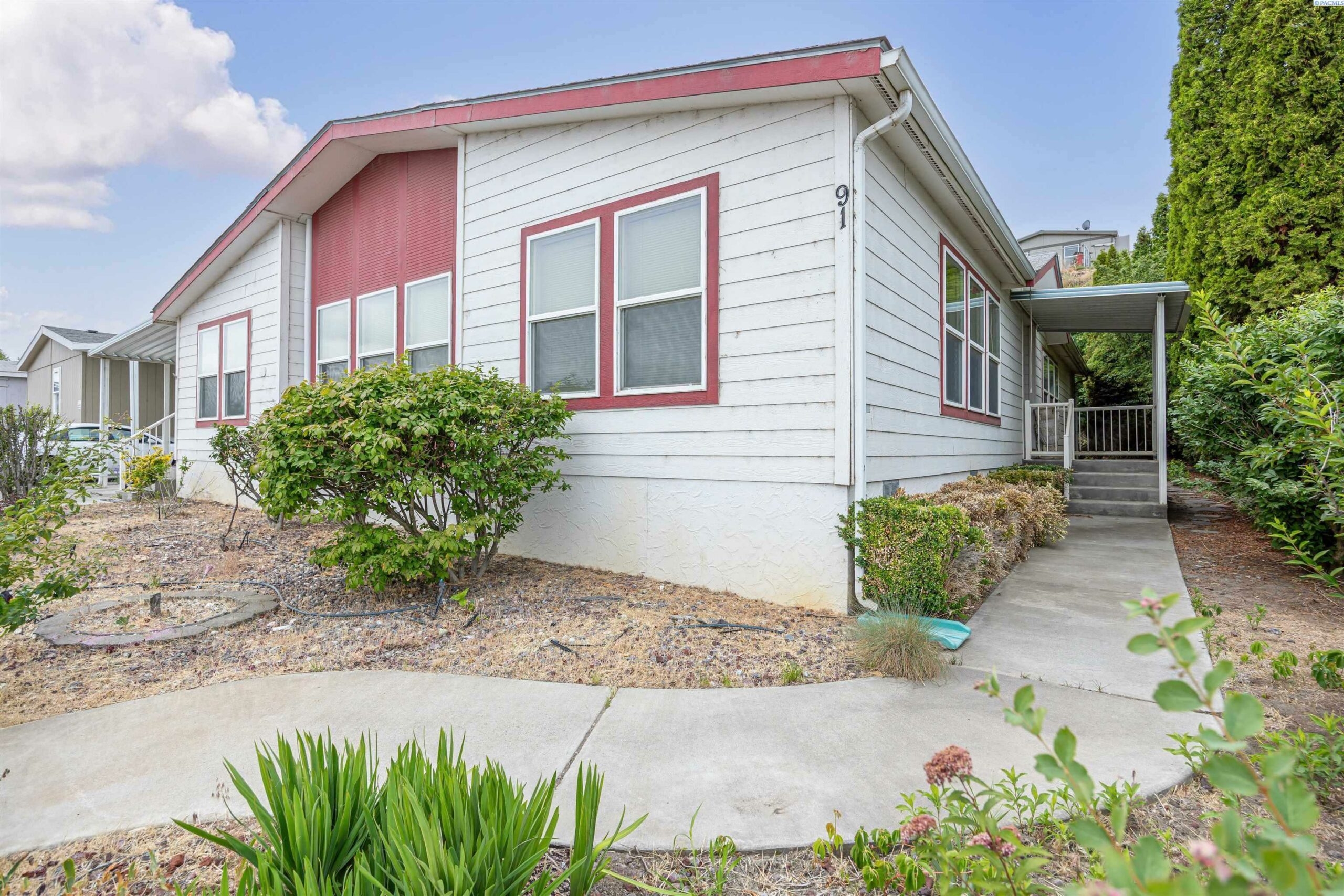 Photo of Newly Listed – 91 Ridgecliff Dr, Richland, WA 99352