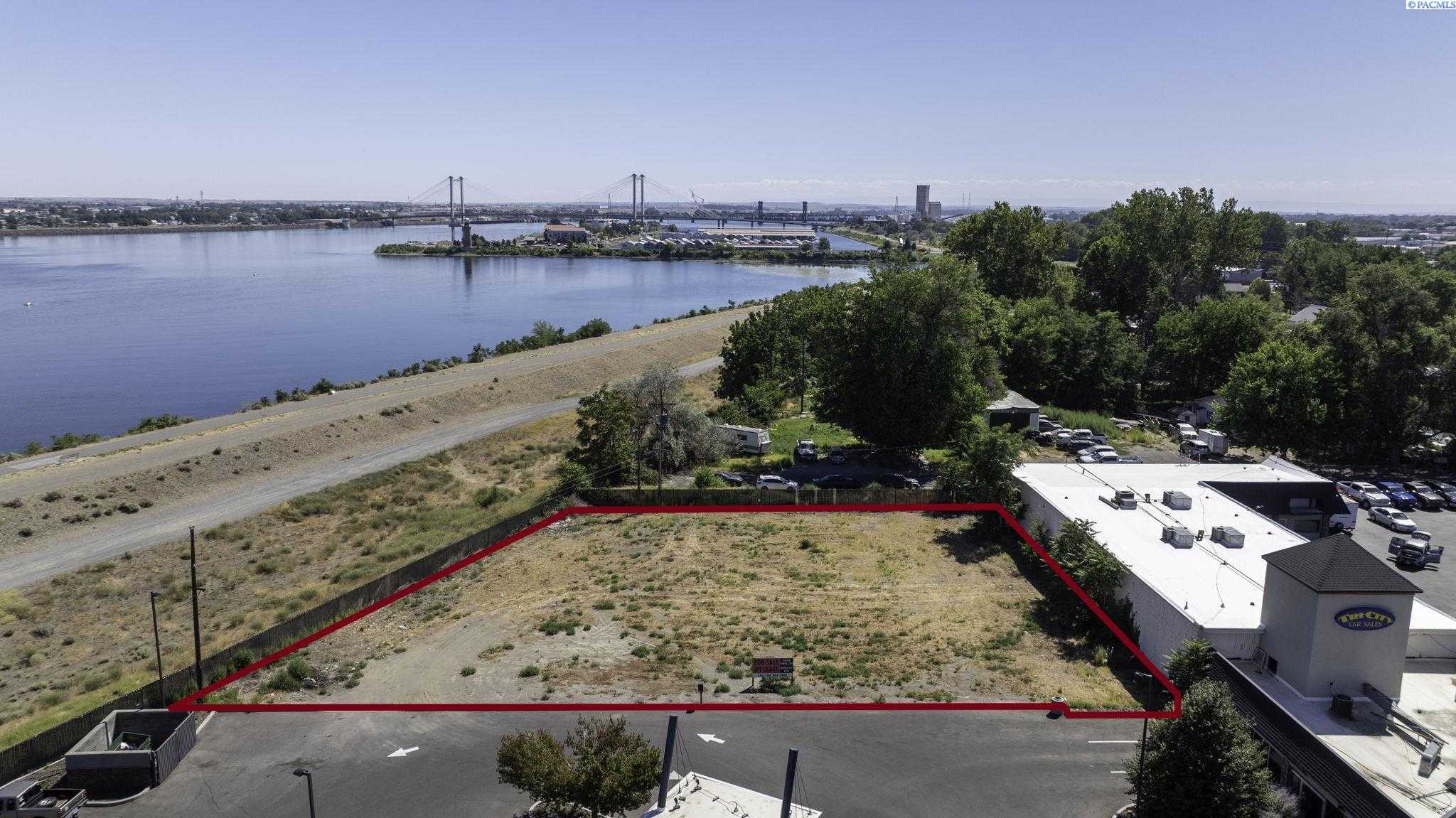 Photo of Newly Listed – 627 N Everett Street, Kennewick, WA 99336