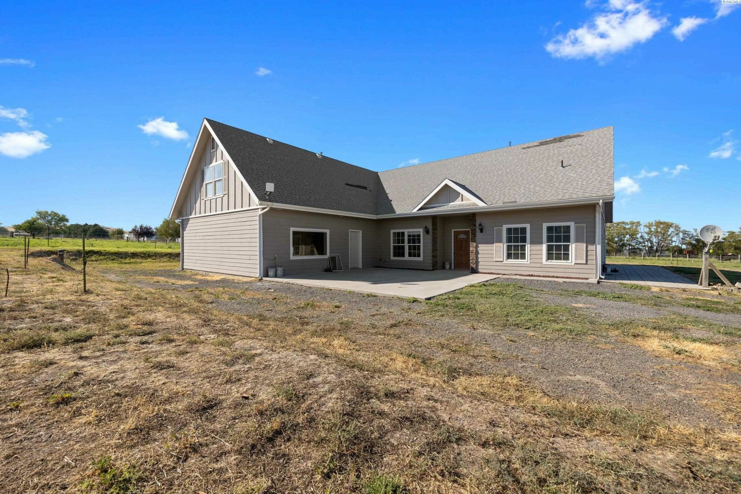 Photo of Newly Listed – 46703 S 2066 Pr Se, Kennewick, WA 99337