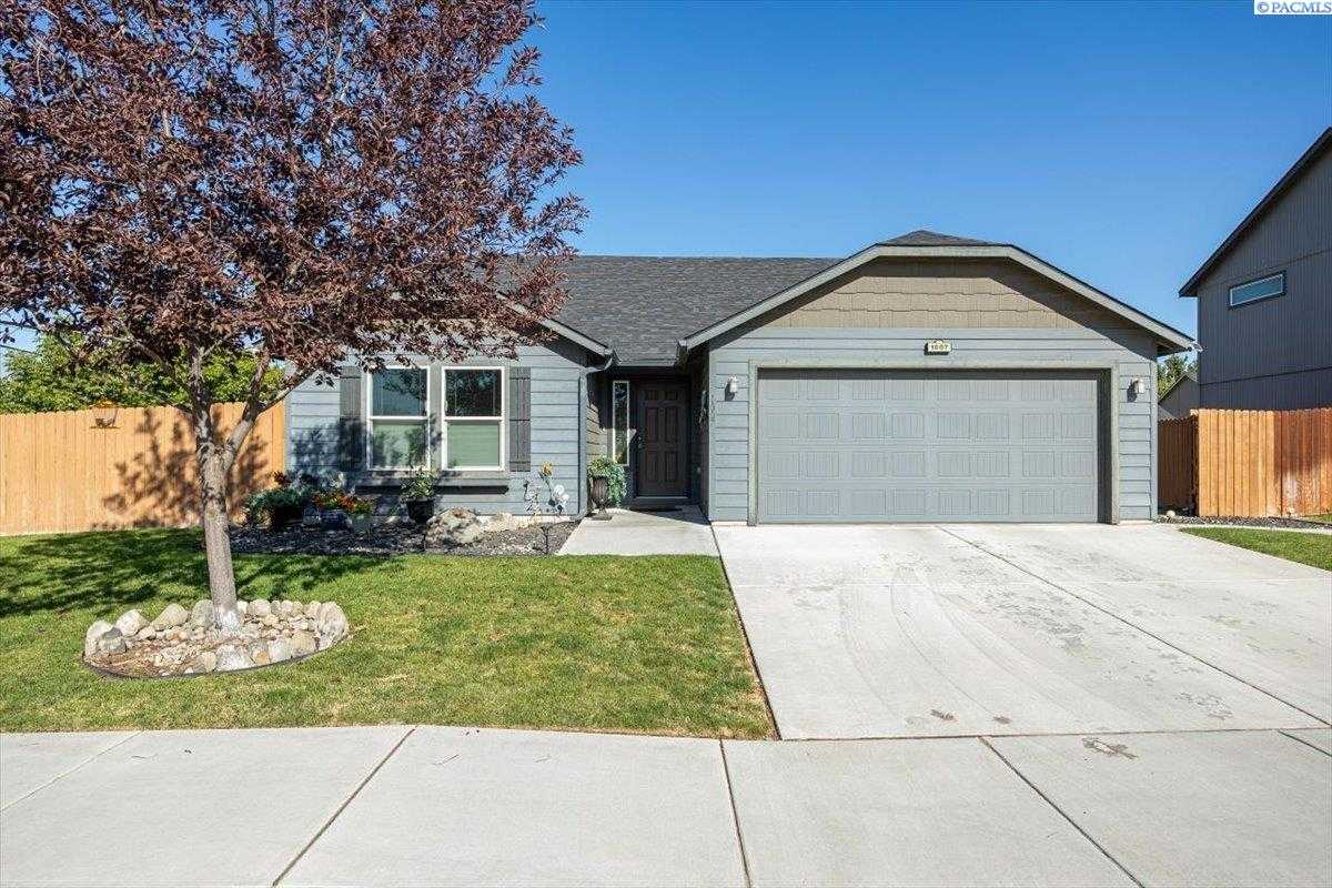 Photo of Newly Listed – 1007 S Keller Pl, Kennewick, WA 99337