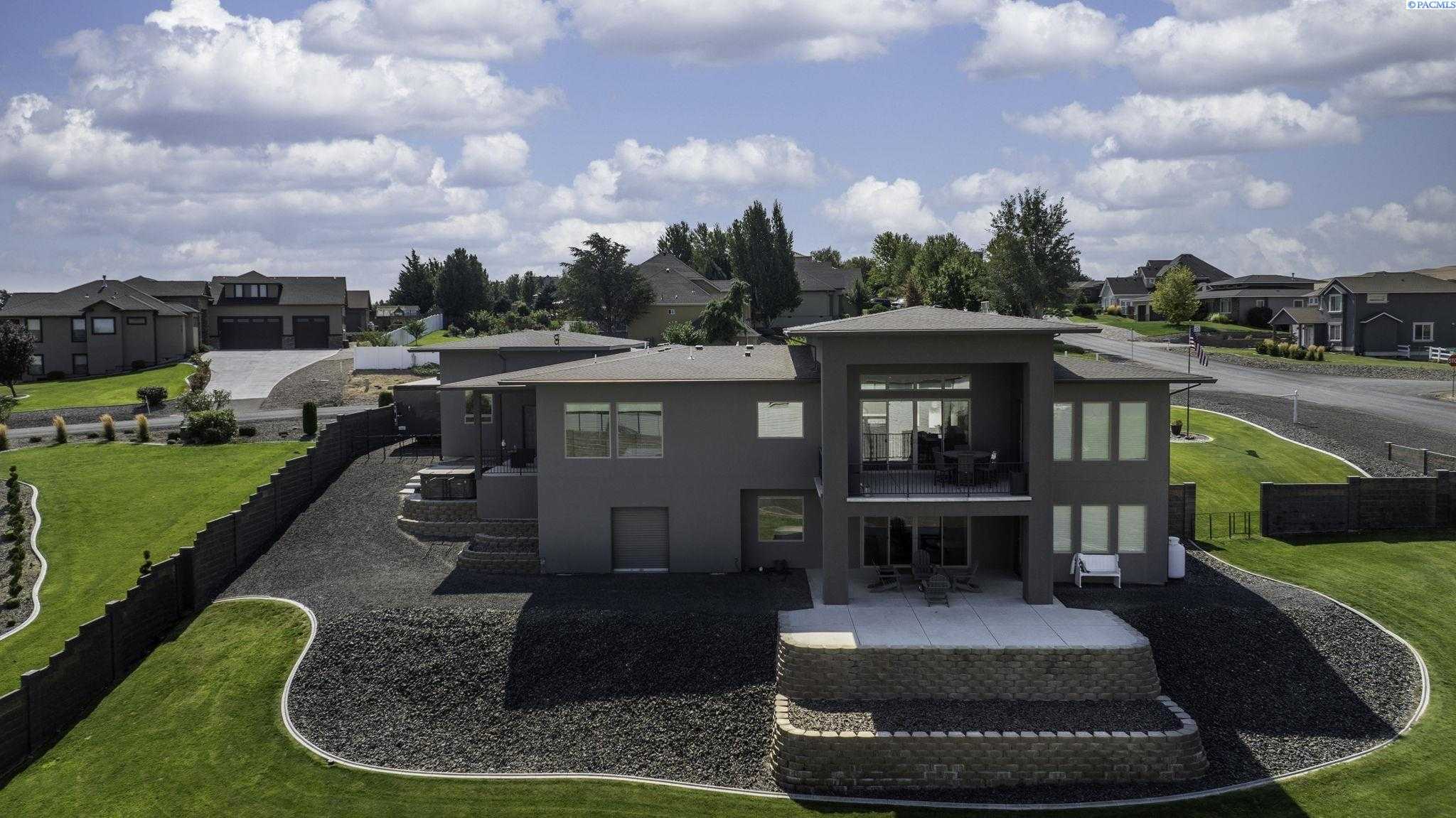 Photo of Newly Listed – 82202 Summit View Drive, Kennewick, WA 99338