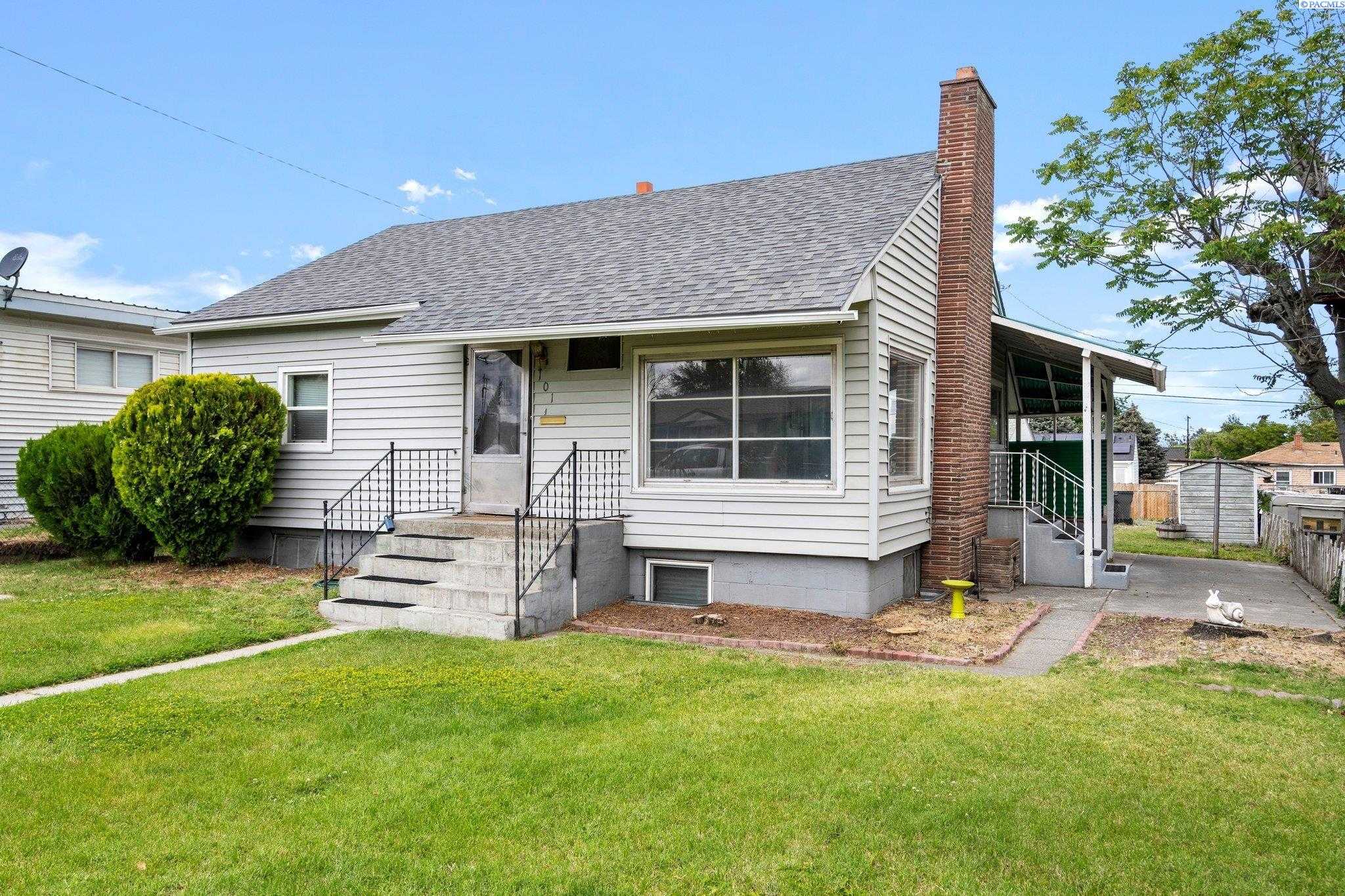 Photo of Newly Listed – 101 E 6th Ave, Kennewick, WA 99336
