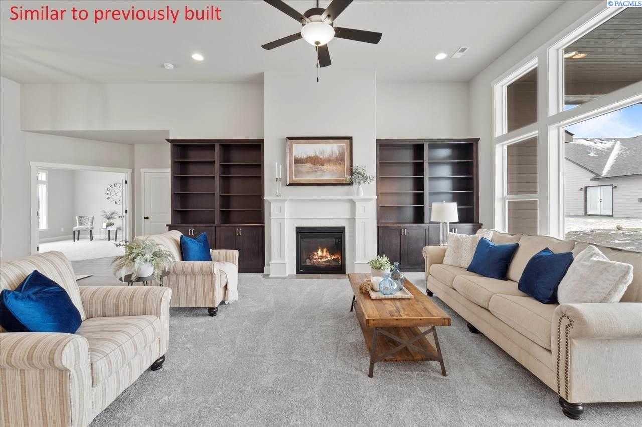 Photo of Newly Listed – 8813 Ashen Dr, Pasco, WA 99301