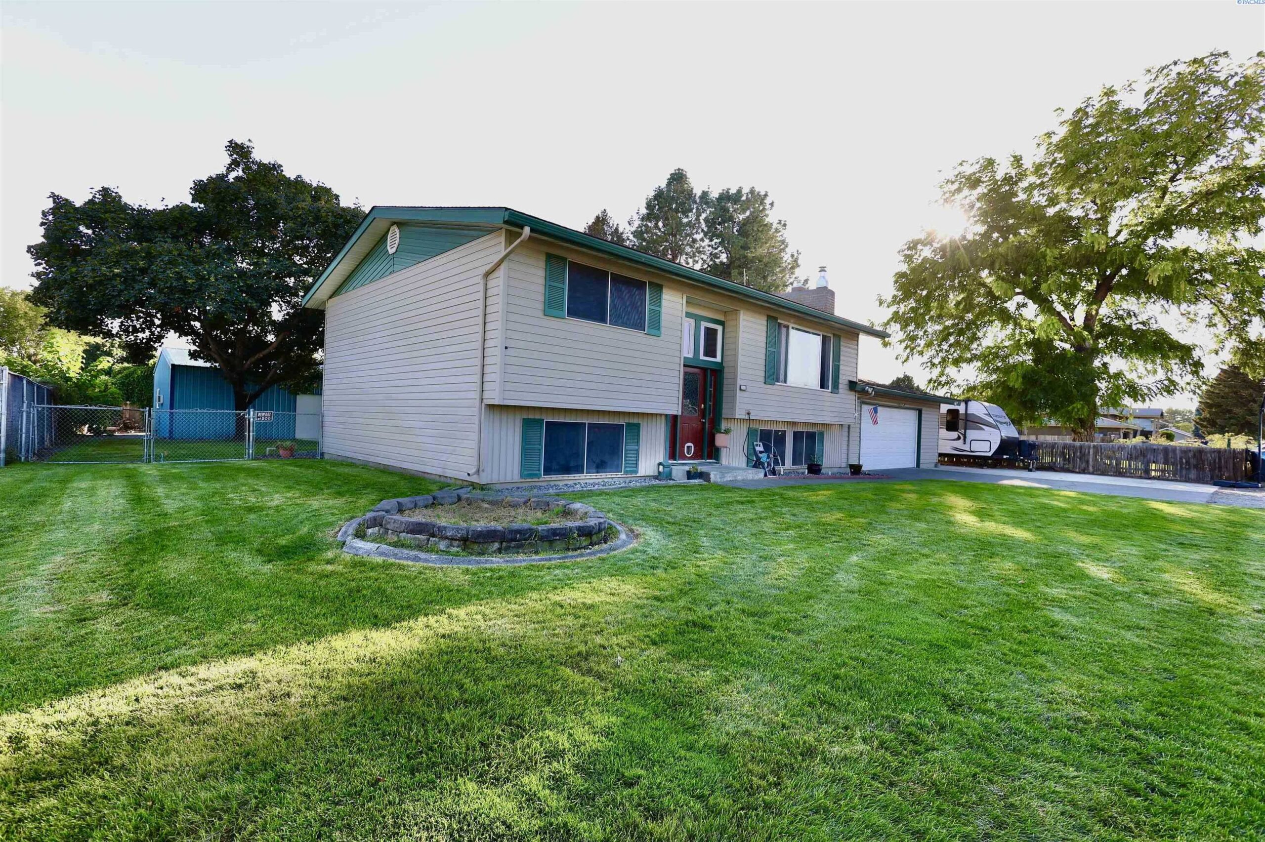 Photo of Newly Listed – 3420 W Jay St, Pasco, WA 99301