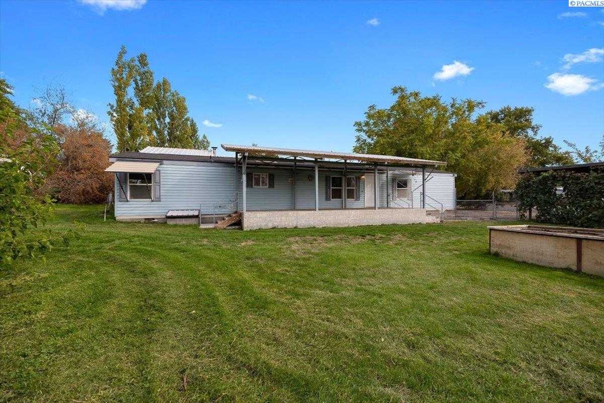 Photo of Newly Listed – 4102 W Windy Lane, Benton City, WA 99320