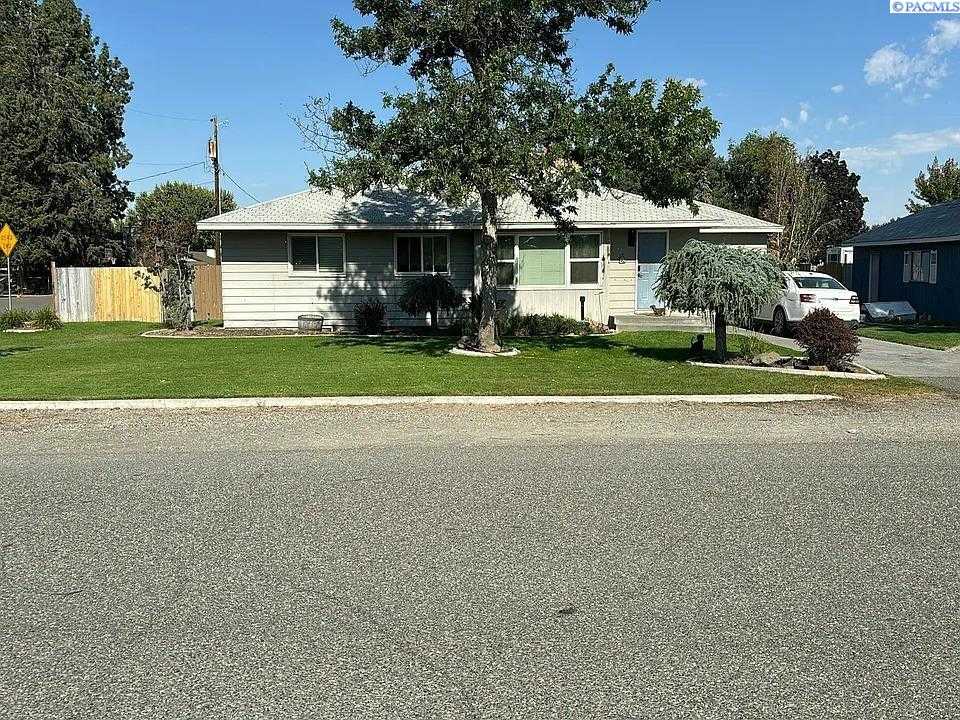 Photo of Newly Listed – 4421 W Nixon St, Pasco, WA 99301