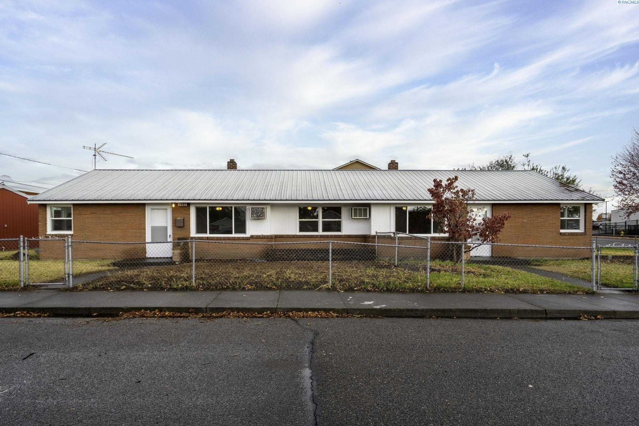 Photo of Newly Listed – 1403 N 7th Ave, Pasco, WA 99301