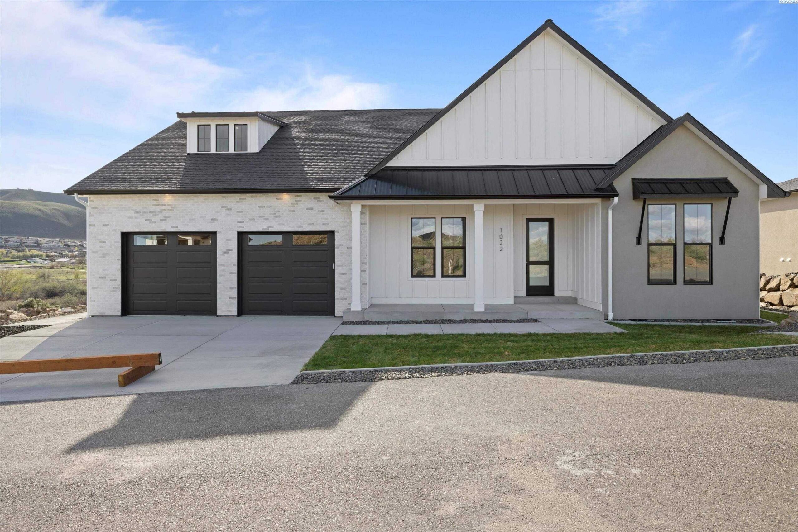 Photo of Newly Listed – 1022 Sagebluff Lane, Richland, WA 99352