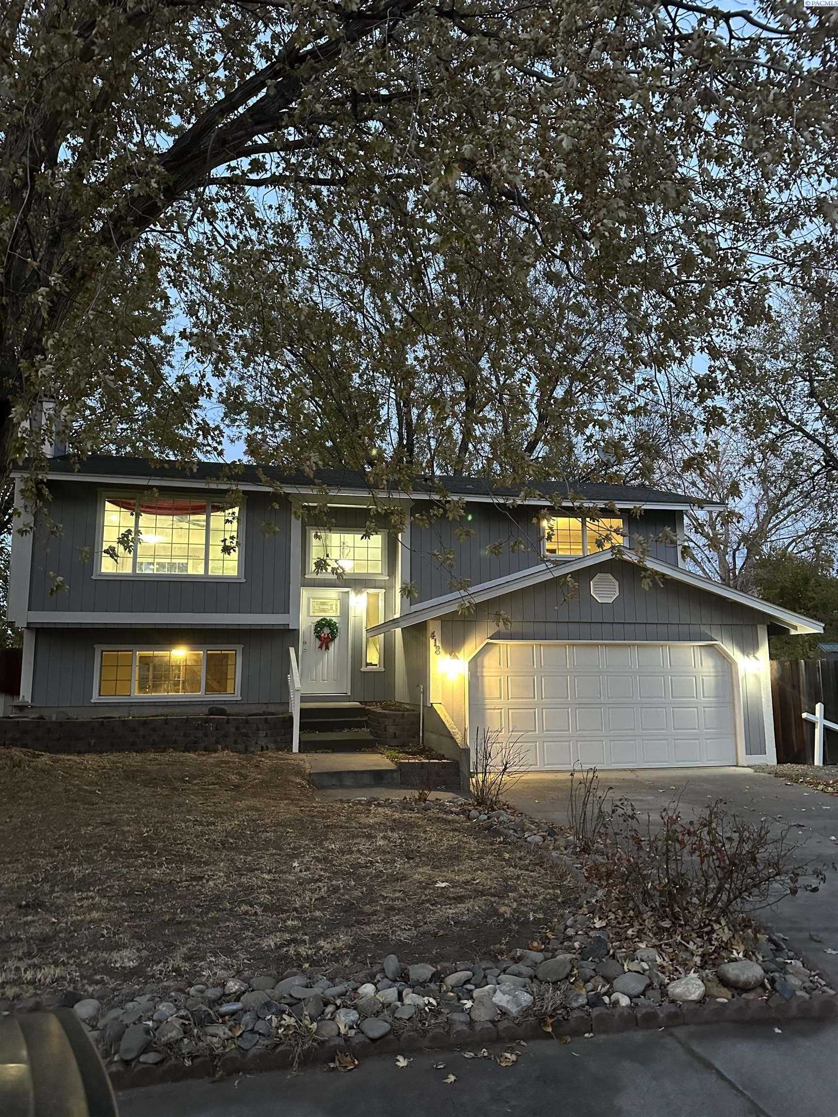 Photo of Newly Listed – 418 N Georgia Place, Kennewick, WA 99336