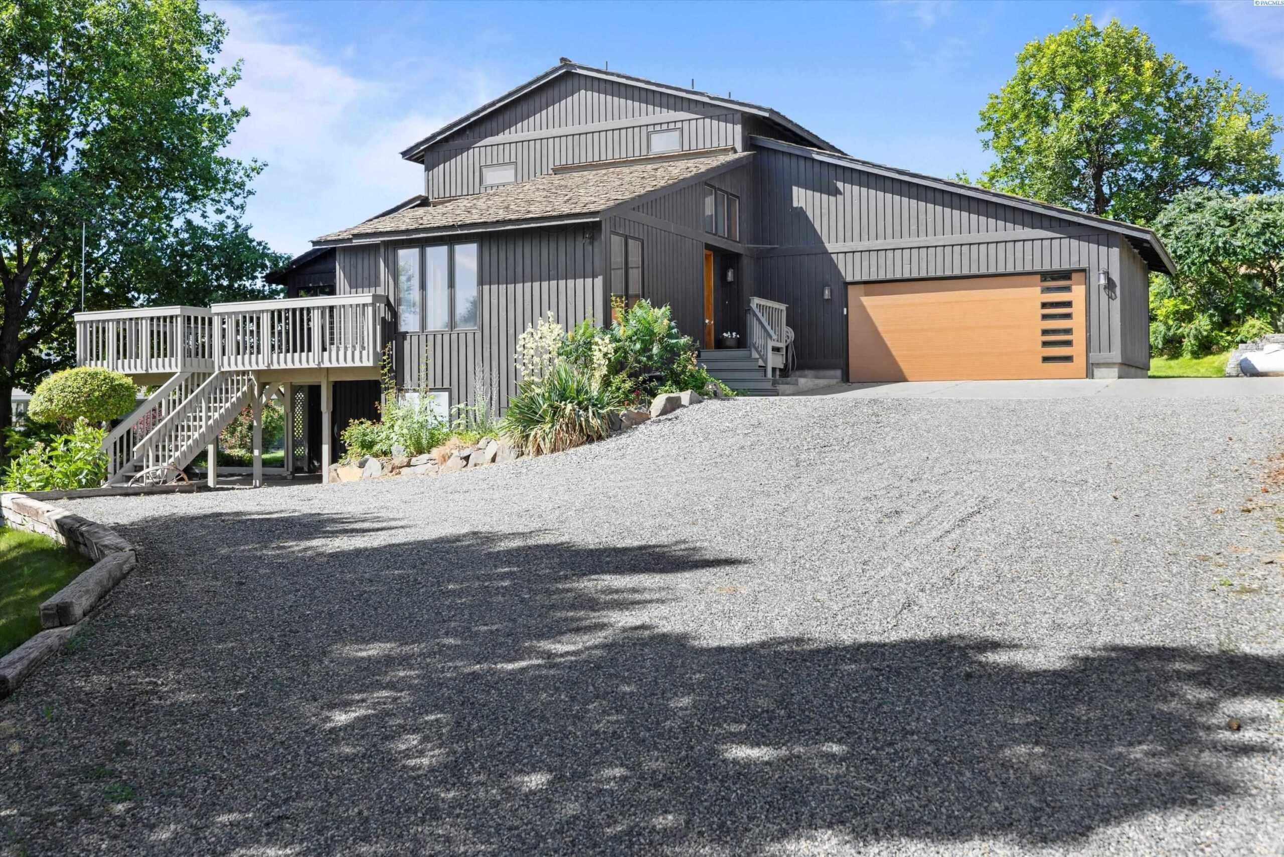 Photo of Newly Listed – 42105 Mcwhorter, West Richland, WA 99353