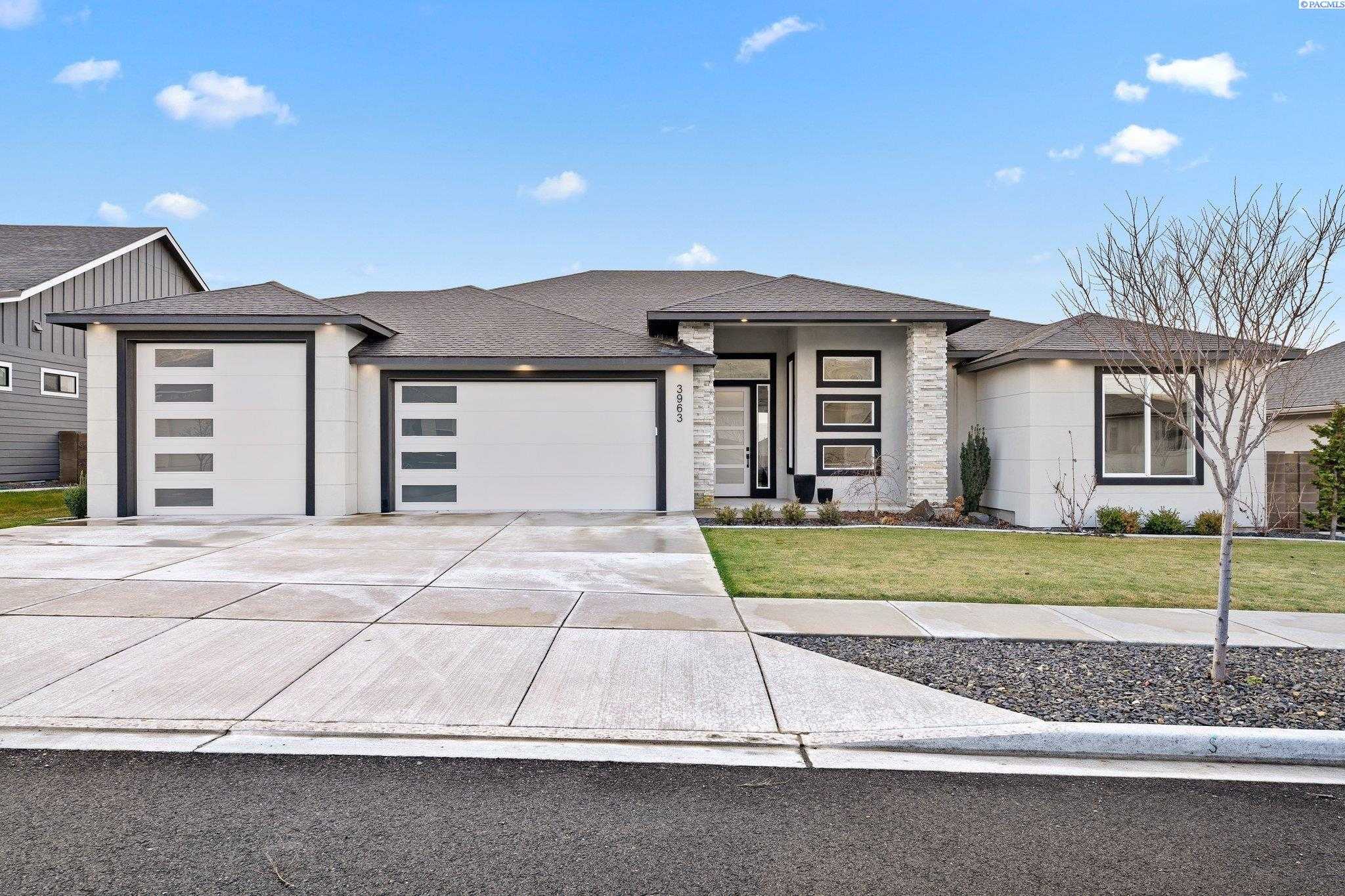 Photo of Newly Listed – 3963 Corvina St, Richland, WA 99352