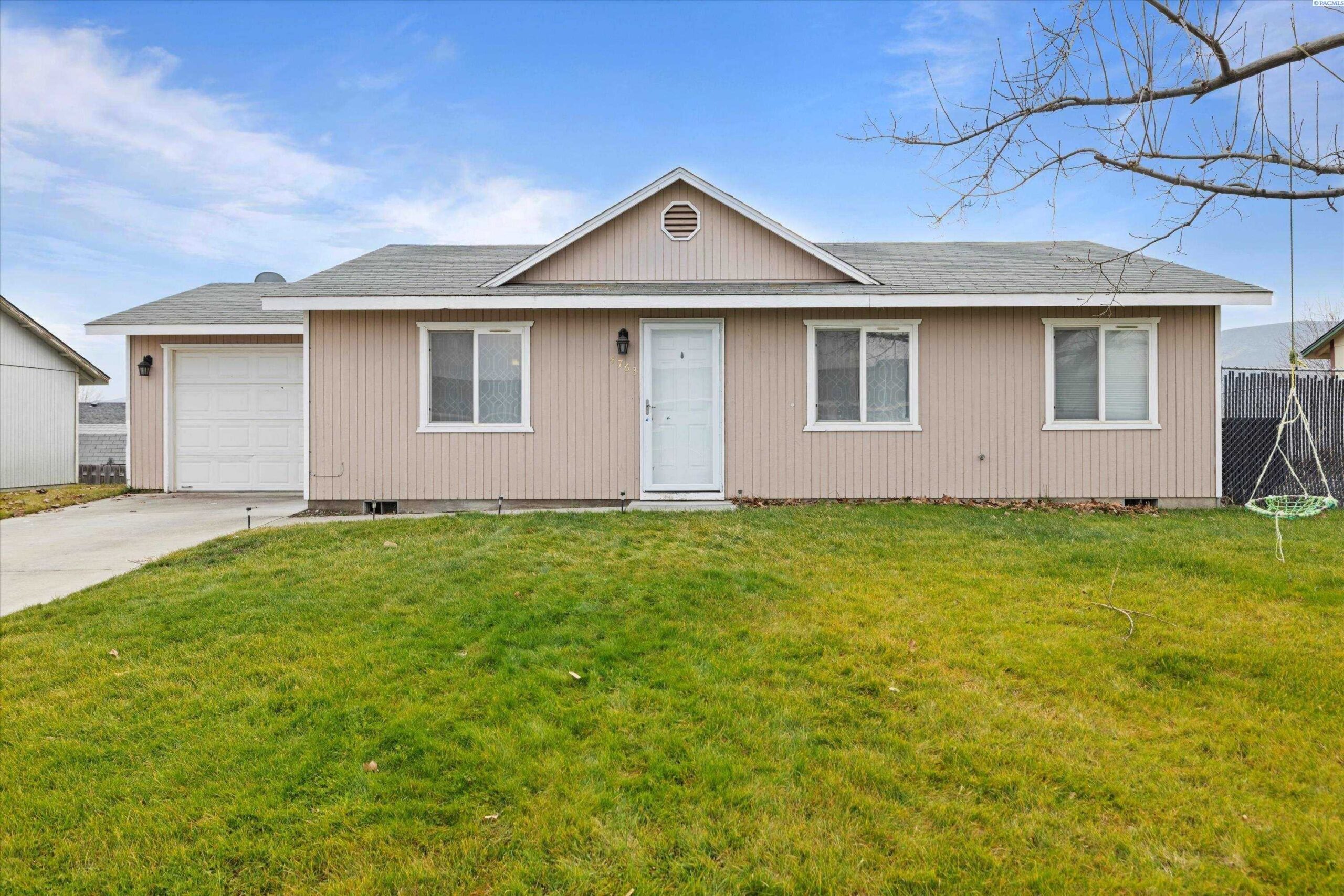 Photo of Newly Listed – 4763 Poppy St, West Richland, WA 99353
