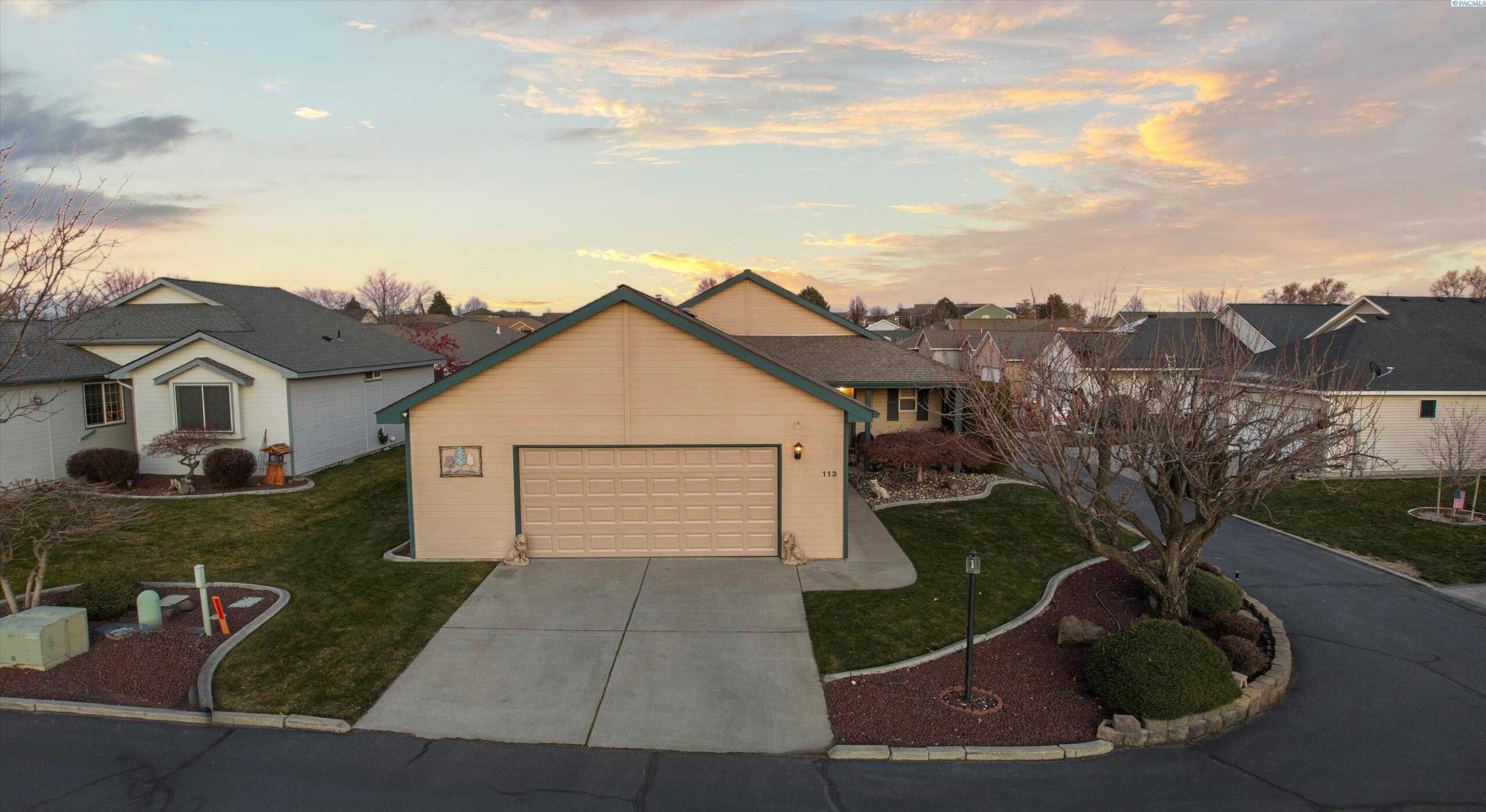 Photo of Newly Listed – 113 Bellerive Lane, Pasco, WA 99301