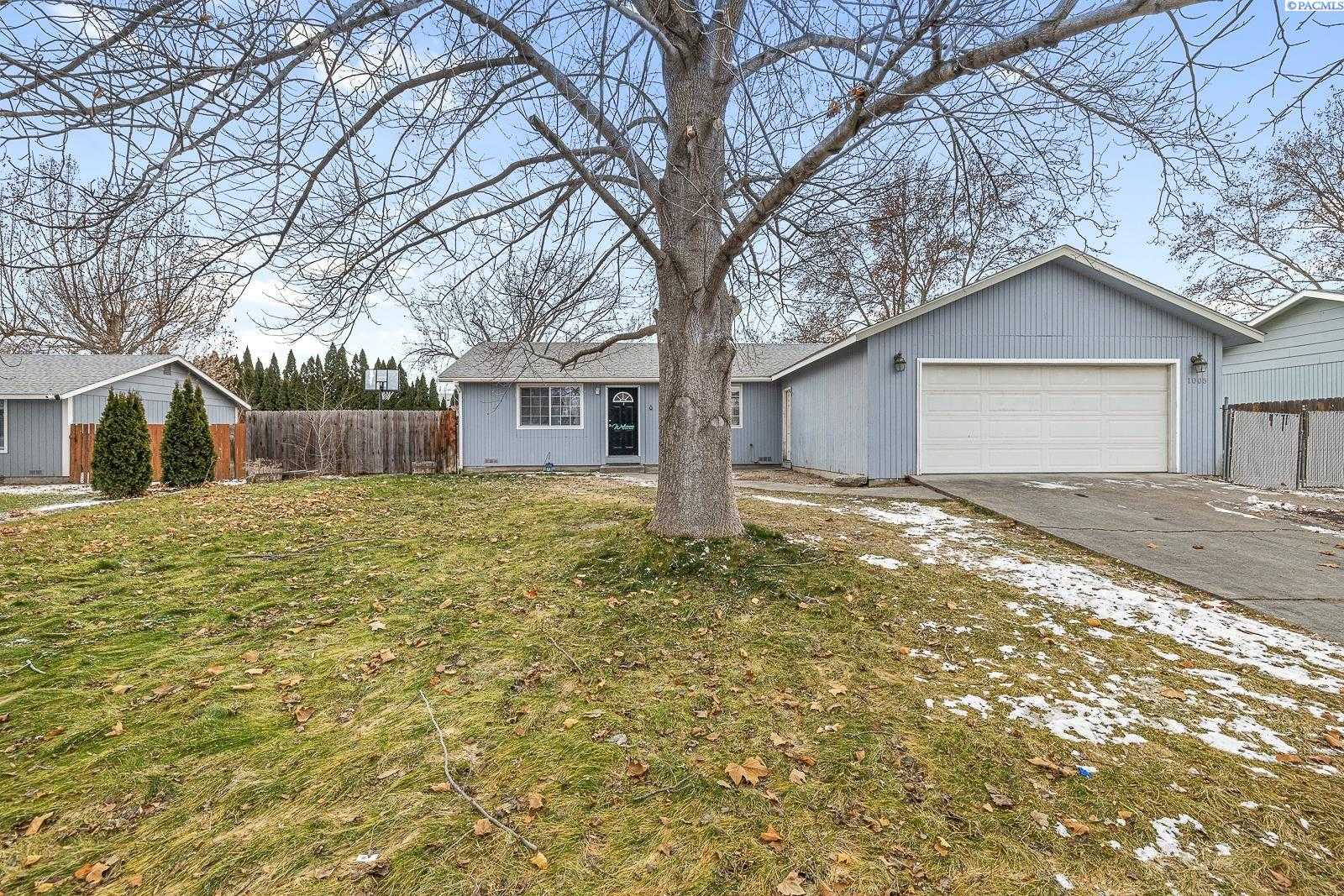 Photo of Newly Listed – 1005 W 42nd Ave, Kennewick, WA 99337