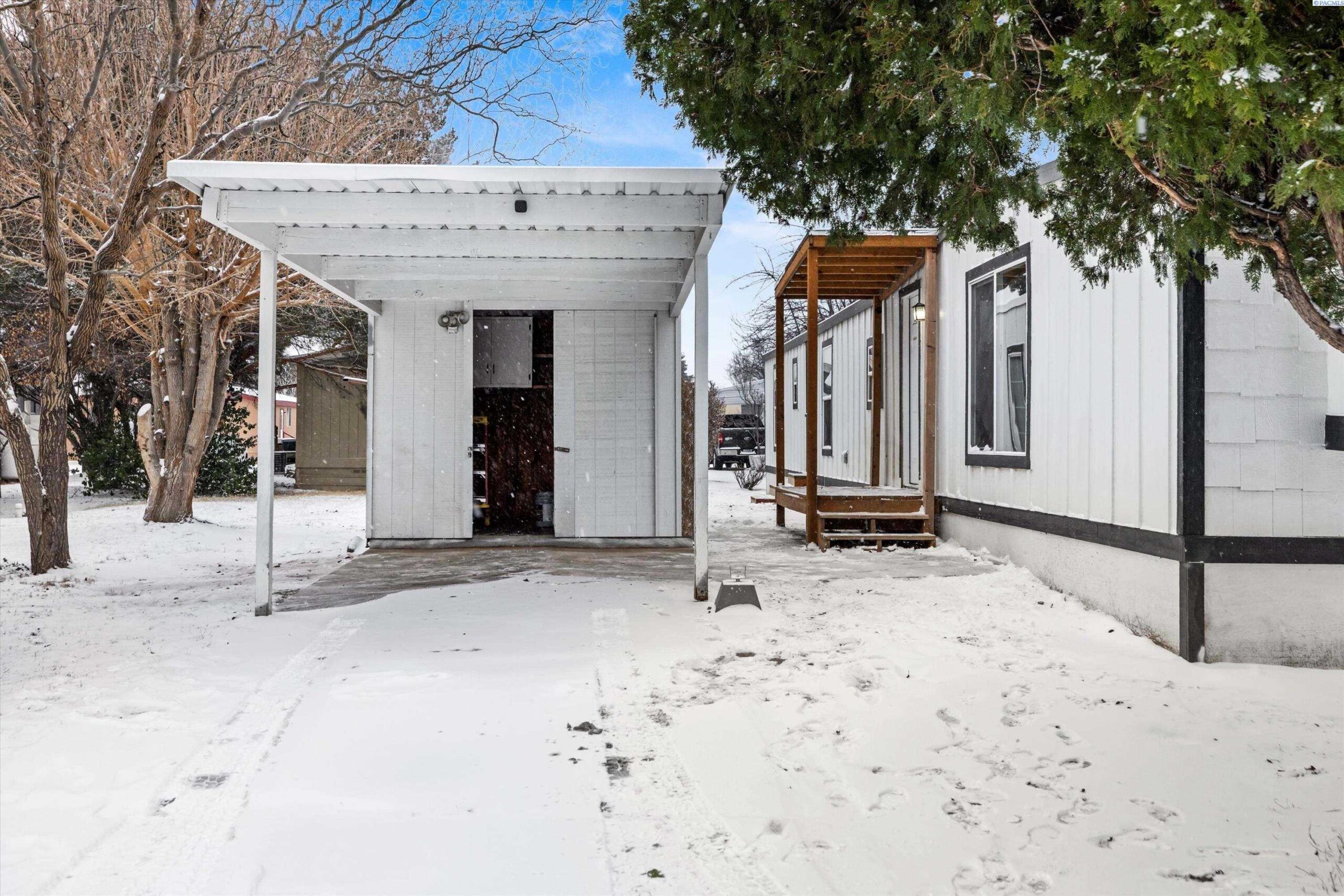 Photo of Newly Listed – 3324 W 19th Ave, Kennewick, WA 99336