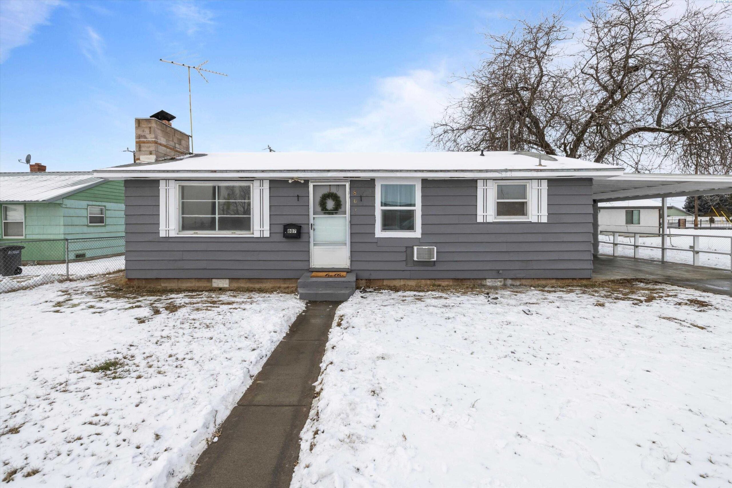 Photo of Newly Listed – 807 S 16th St, Sunnyside, WA 98944