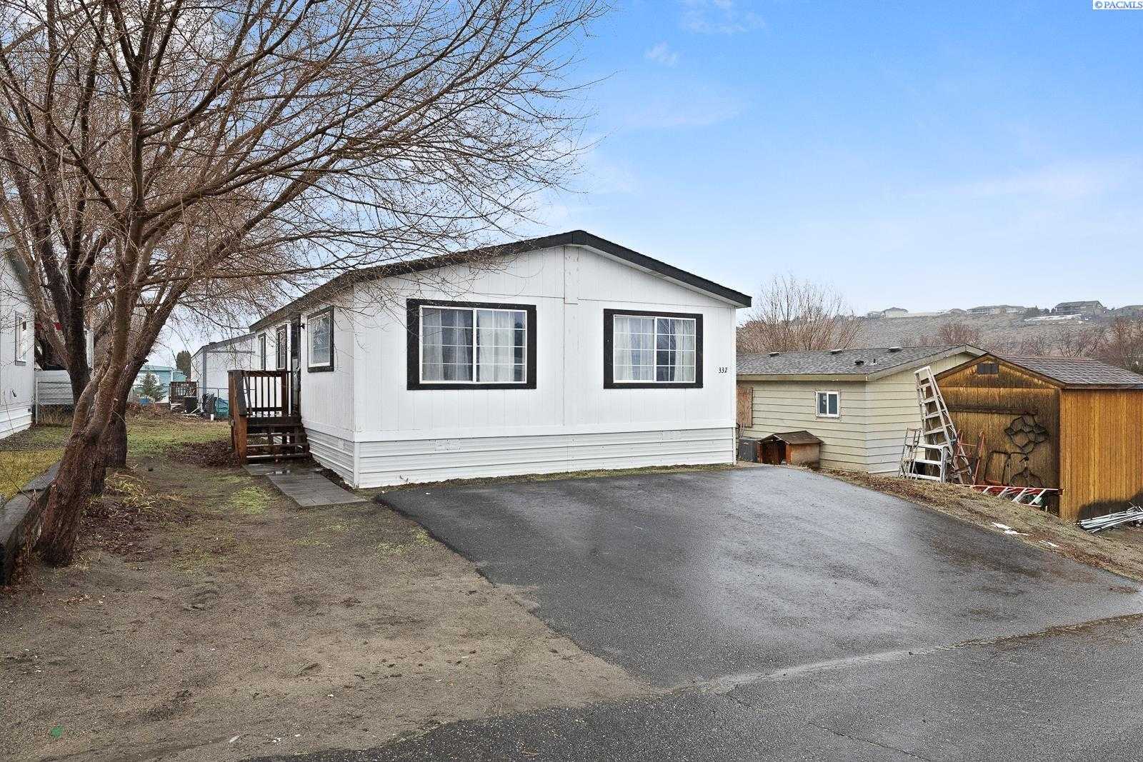 Photo of Newly Listed – 332 Buckwheat Ct, West Richland, WA 99336