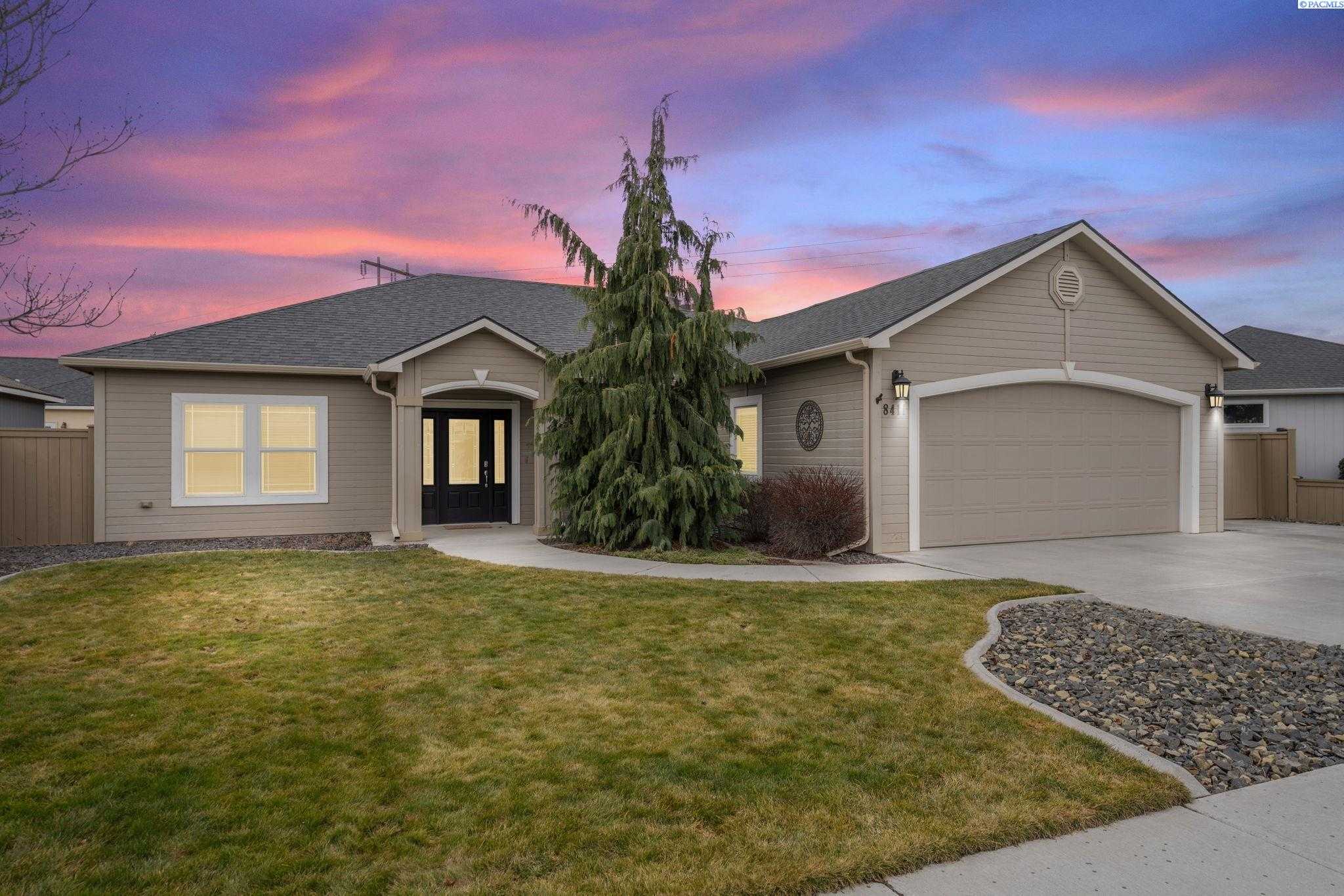 Photo of Newly Listed – 8411 W Bruneau Pl, Kennewick, WA 99336
