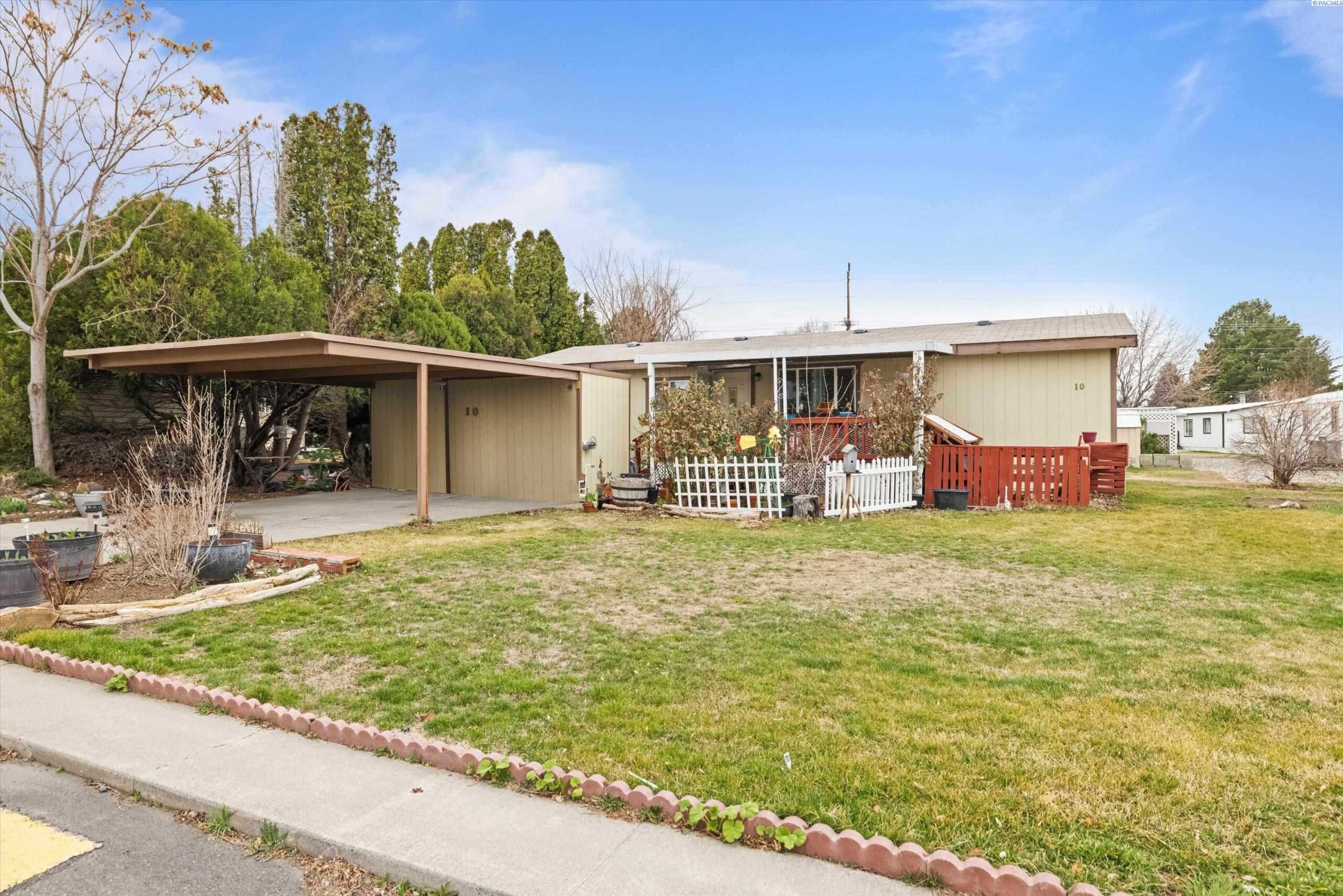 Photo of Newly Listed – 3324 W 19th Ave, Kennewick, WA 99336