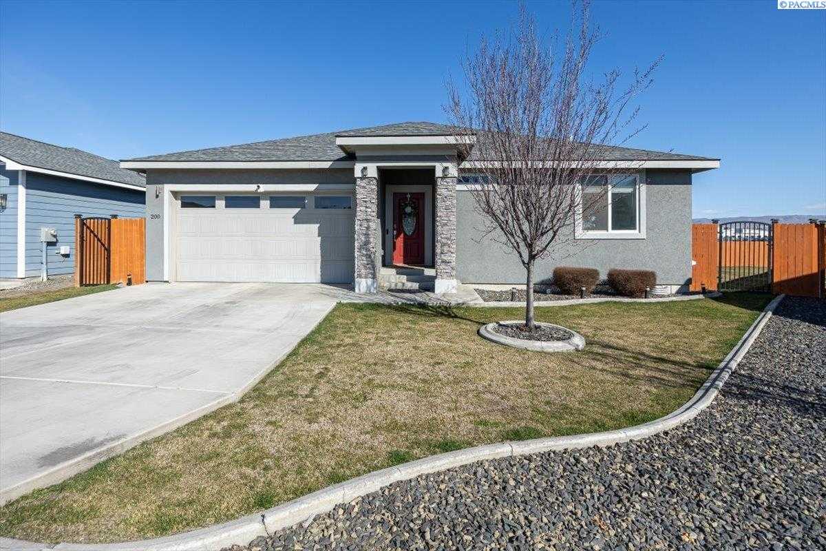 Photo of Newly Listed – 200 Villa Real Dr., Sunnyside, WA 98944