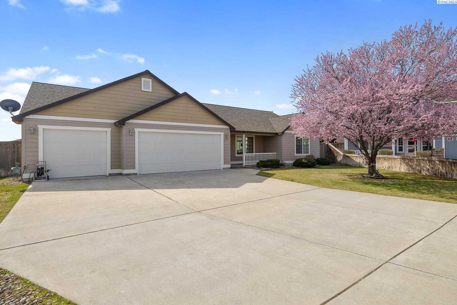 Photo of Newly Listed – 6103 Cavendish Ct, Pasco, WA 99301