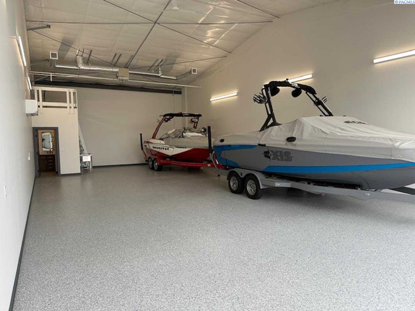 Photo of Newly Listed – 308 Wellhouse Loop #1e, Richland, WA 99352