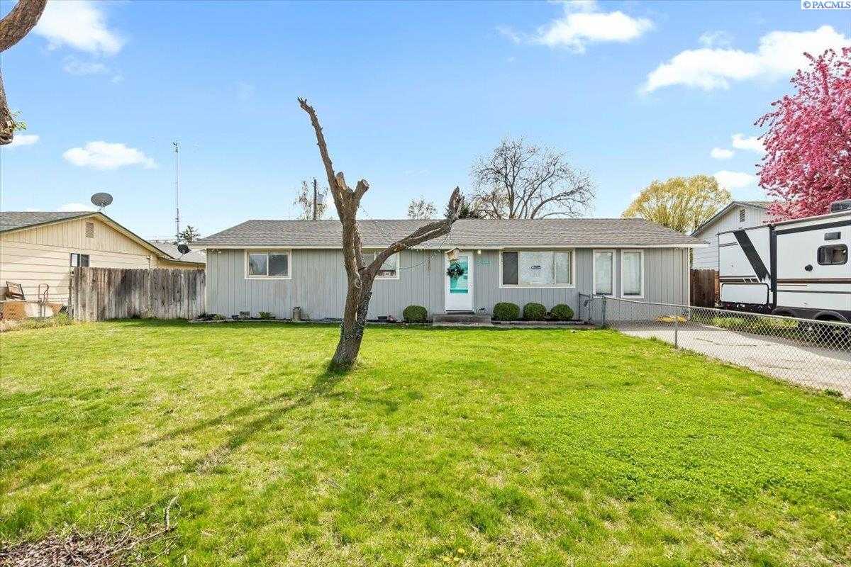 Photo of Newly Listed – 7019 W Bonnie Ave, Kennewick, WA 99336