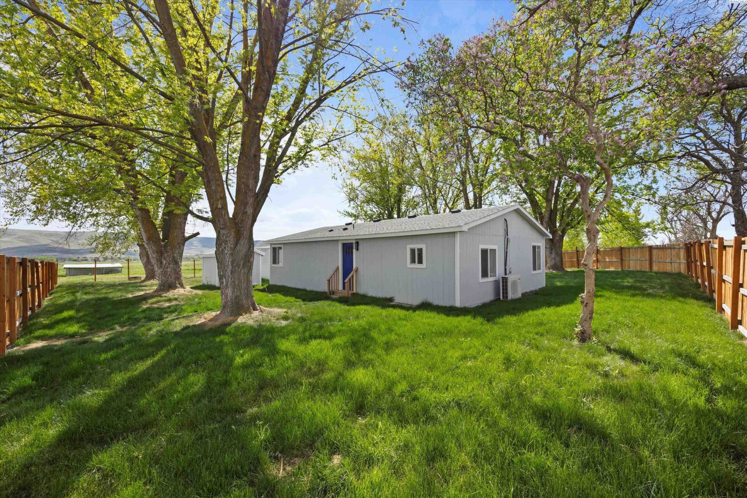 Photo of Newly Listed – 147401 W Hoisington, Prosser, WA 99350