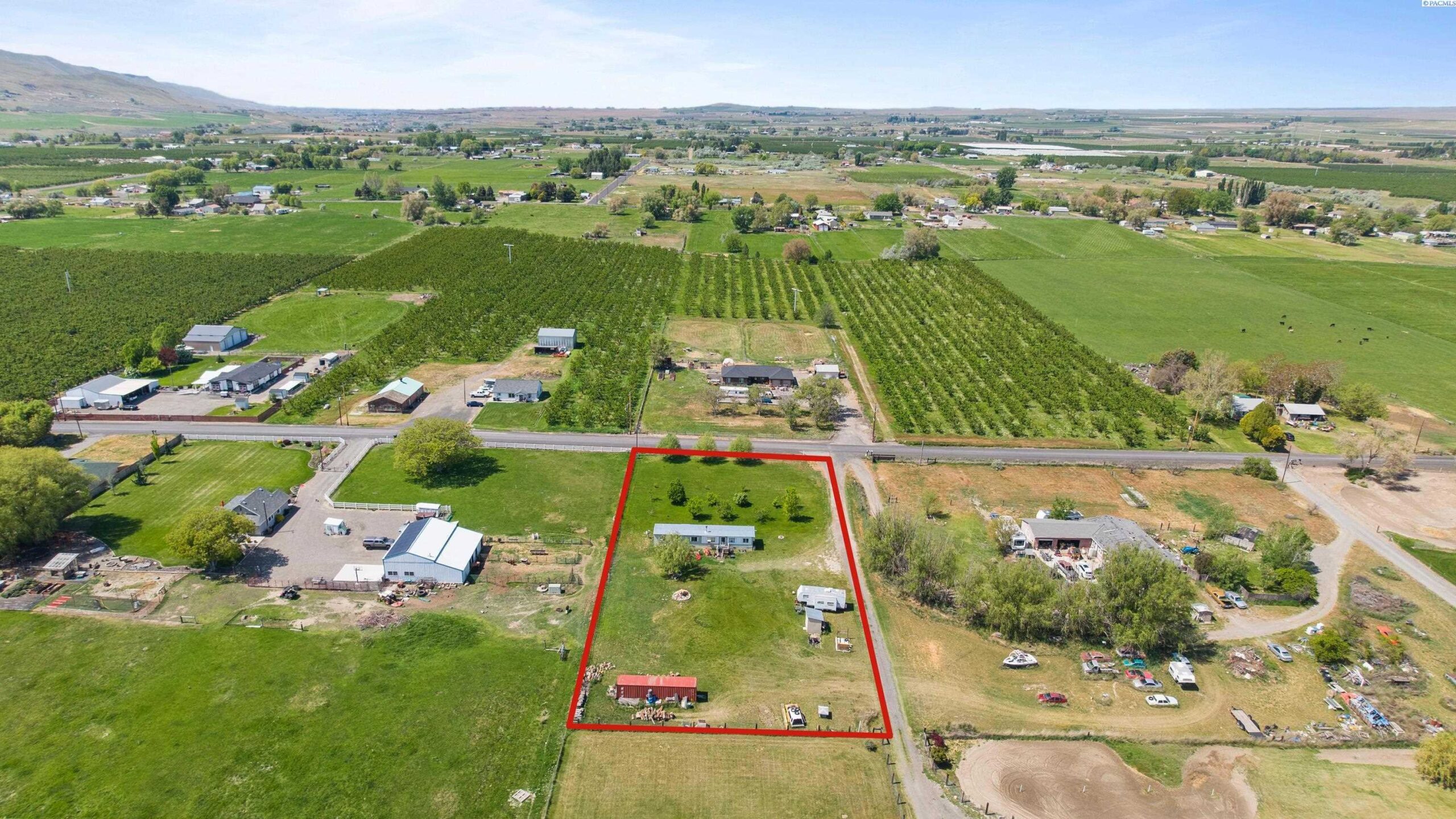 Photo of Newly Listed – 54007 N Frazier, Benton City, WA 99320