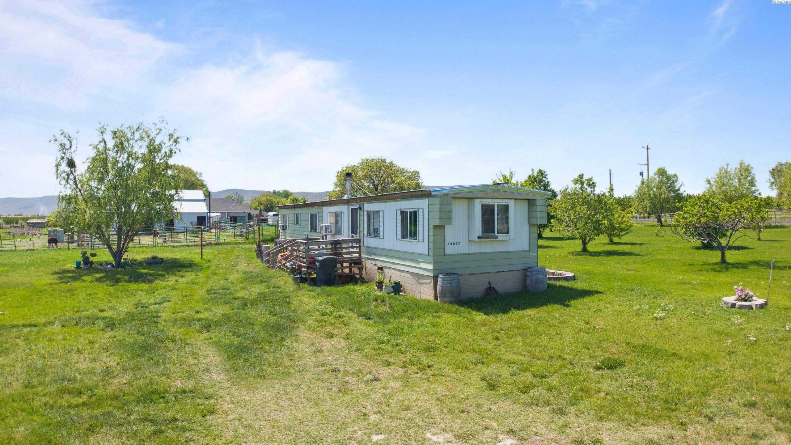 Photo of Newly Listed – 54007 N Frazier Road, Benton City, WA 99320