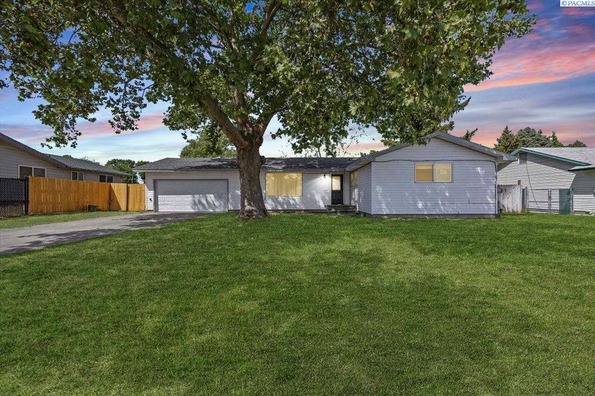 Photo of Newly Listed – 1807 Stevens Drive, Richland, WA 99354