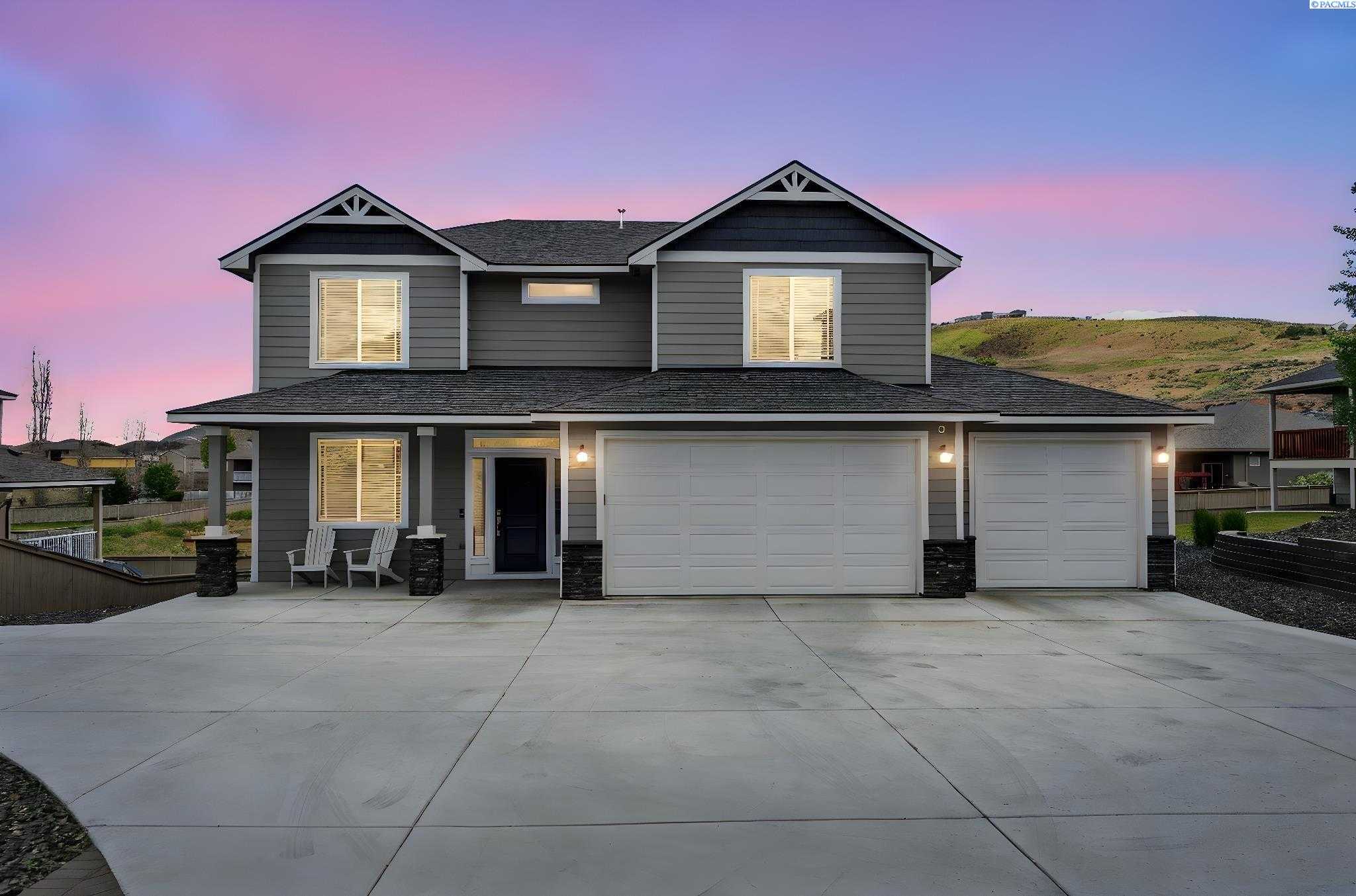 Photo of Newly Listed – 1070 Samish Dr, Richland, WA 99352