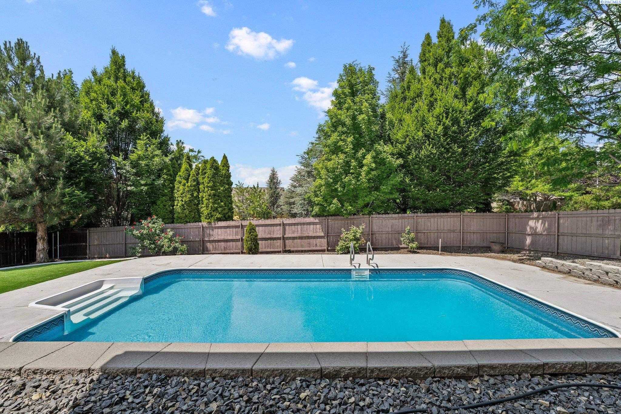 Photo of Newly Listed – 404 S Montana St, Kennewick, WA 99336