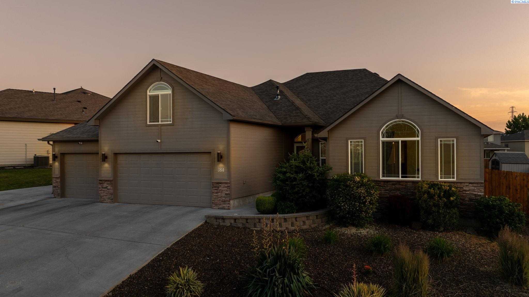 Photo of Newly Listed – 3814 S Lincoln St, Kennewick, WA 99338