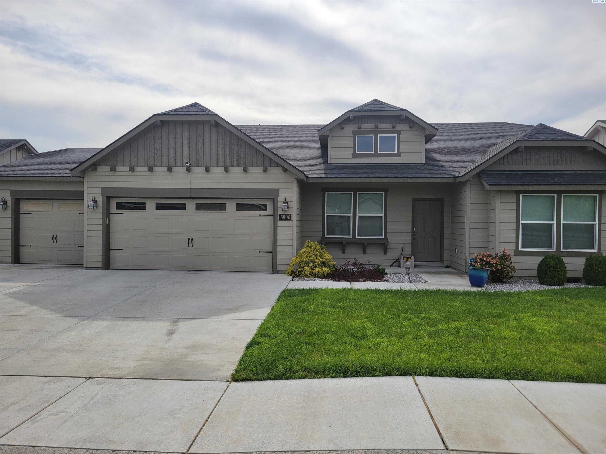 Photo of Newly Listed – 5806 Wallowa Ln, Pasco, WA 99301