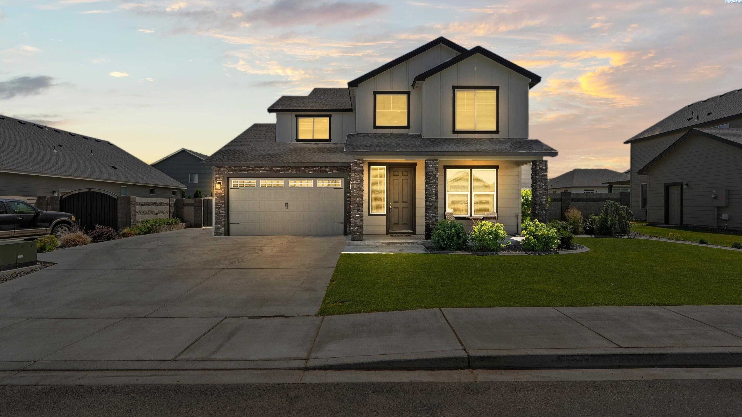 Photo of Newly Listed – 8215 Cardinal Peak St., West Richland, WA 99353