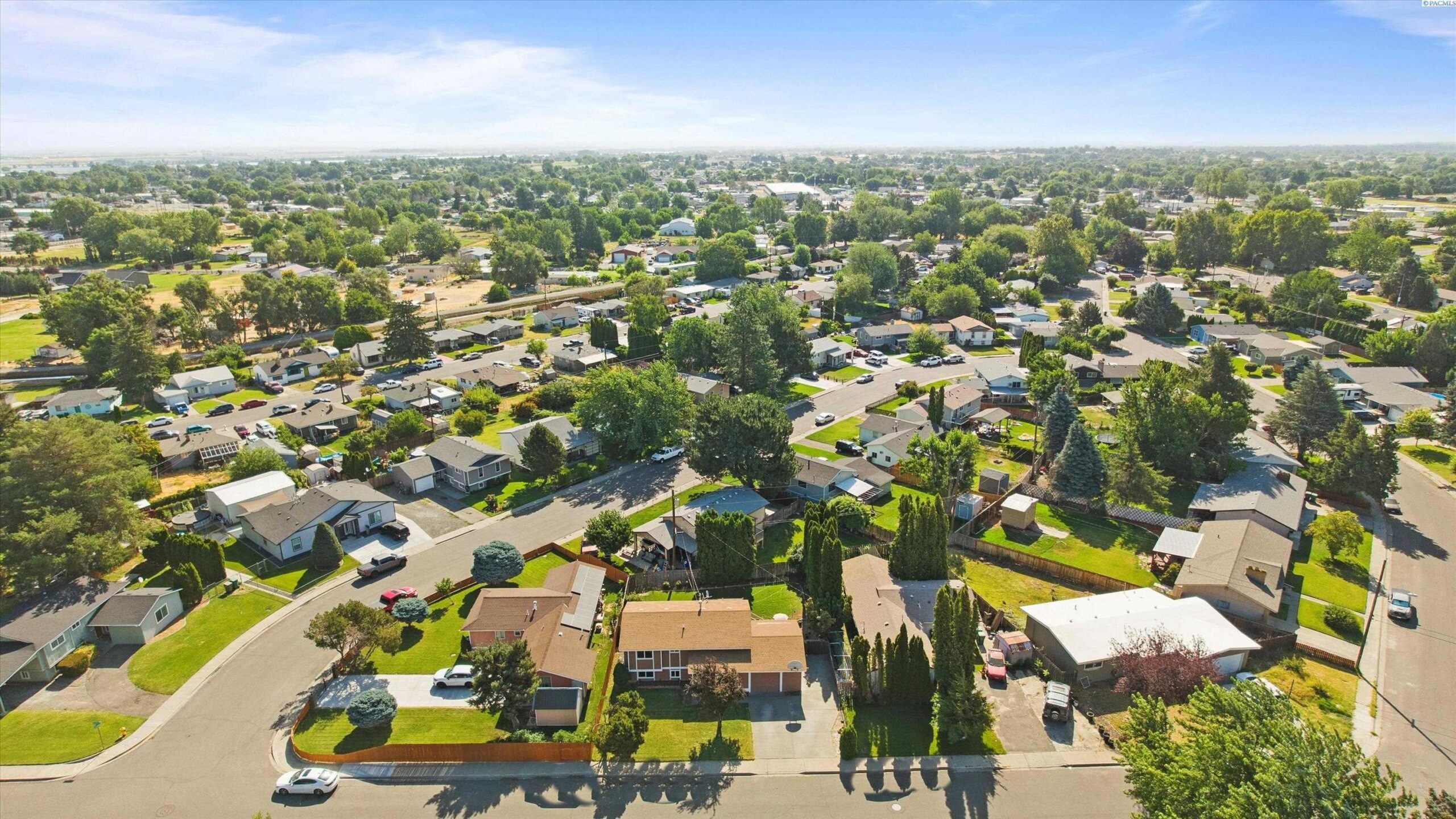 Photo of Newly Listed – 1707 S Fruitland Street, Kennewick, WA 99337