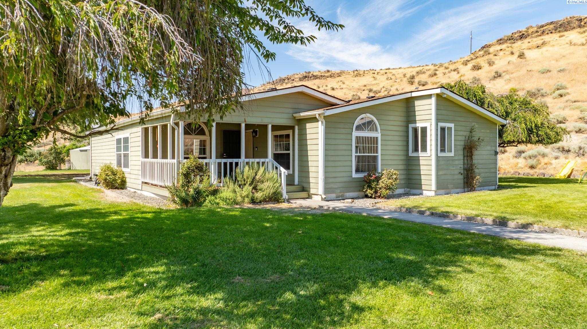 Photo of Newly Listed – 64410 E Solar Pr Ne, Benton City, WA 99320