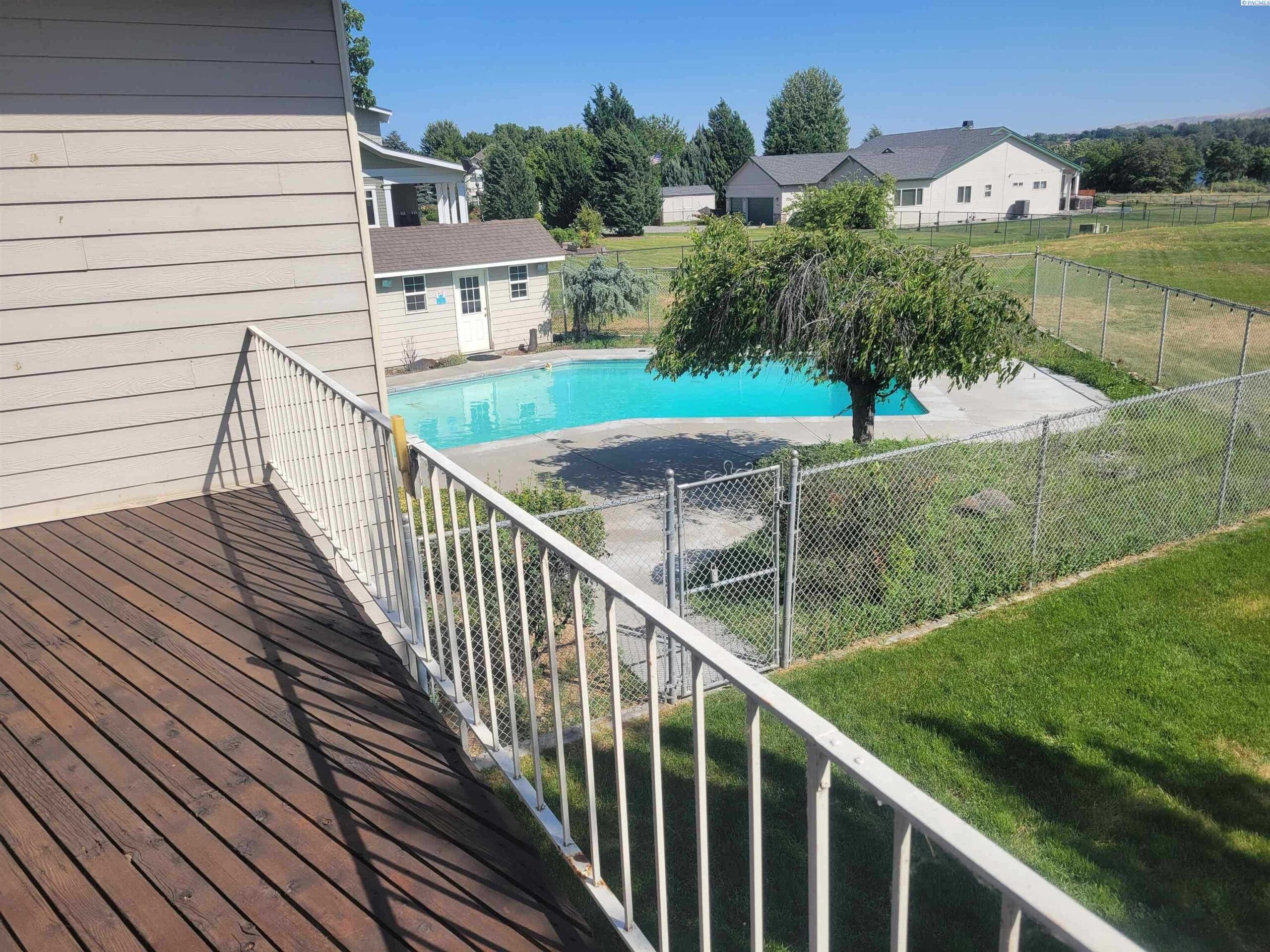 Photo of Newly Listed – 7624 W River Blvd, Pasco, WA 99301