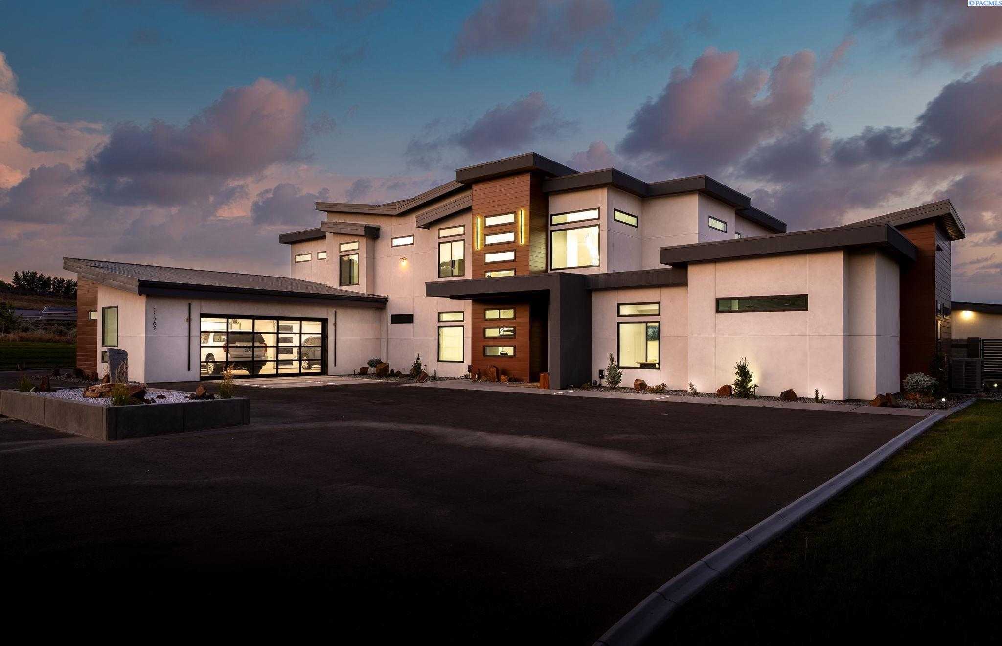 Photo of Newly Listed – 11709 S Toure Pr Se, Kennewick, WA 99338