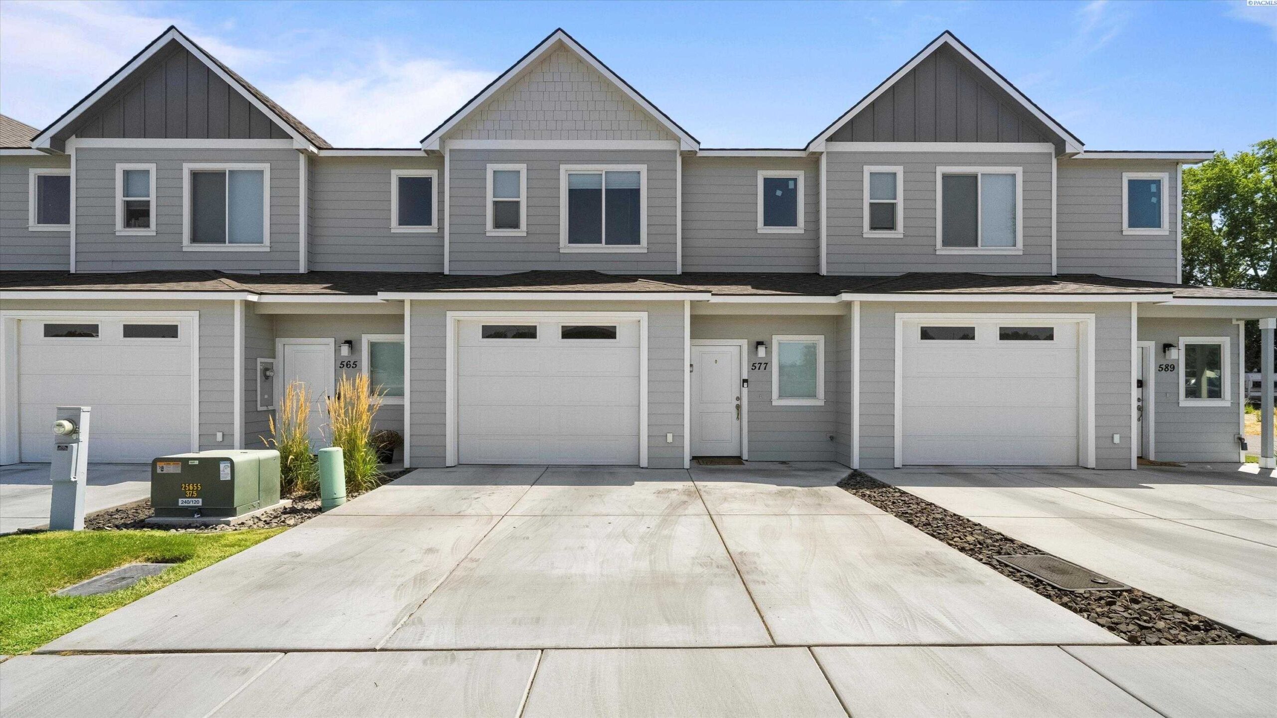 Photo of Newly Listed – 577 S Quillan P, Kennewick, WA 99336
