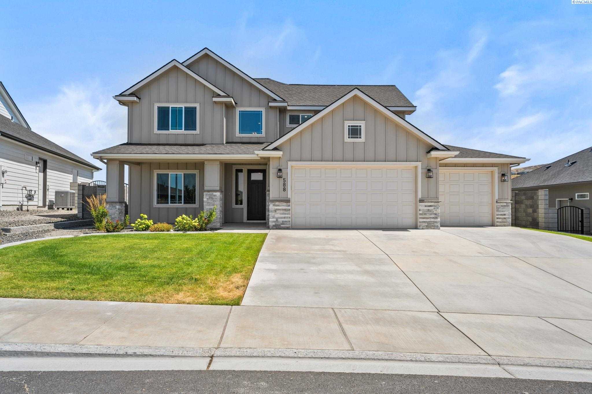 Photo of Newly Listed – 588 Lazio Way, Richland, WA 99352