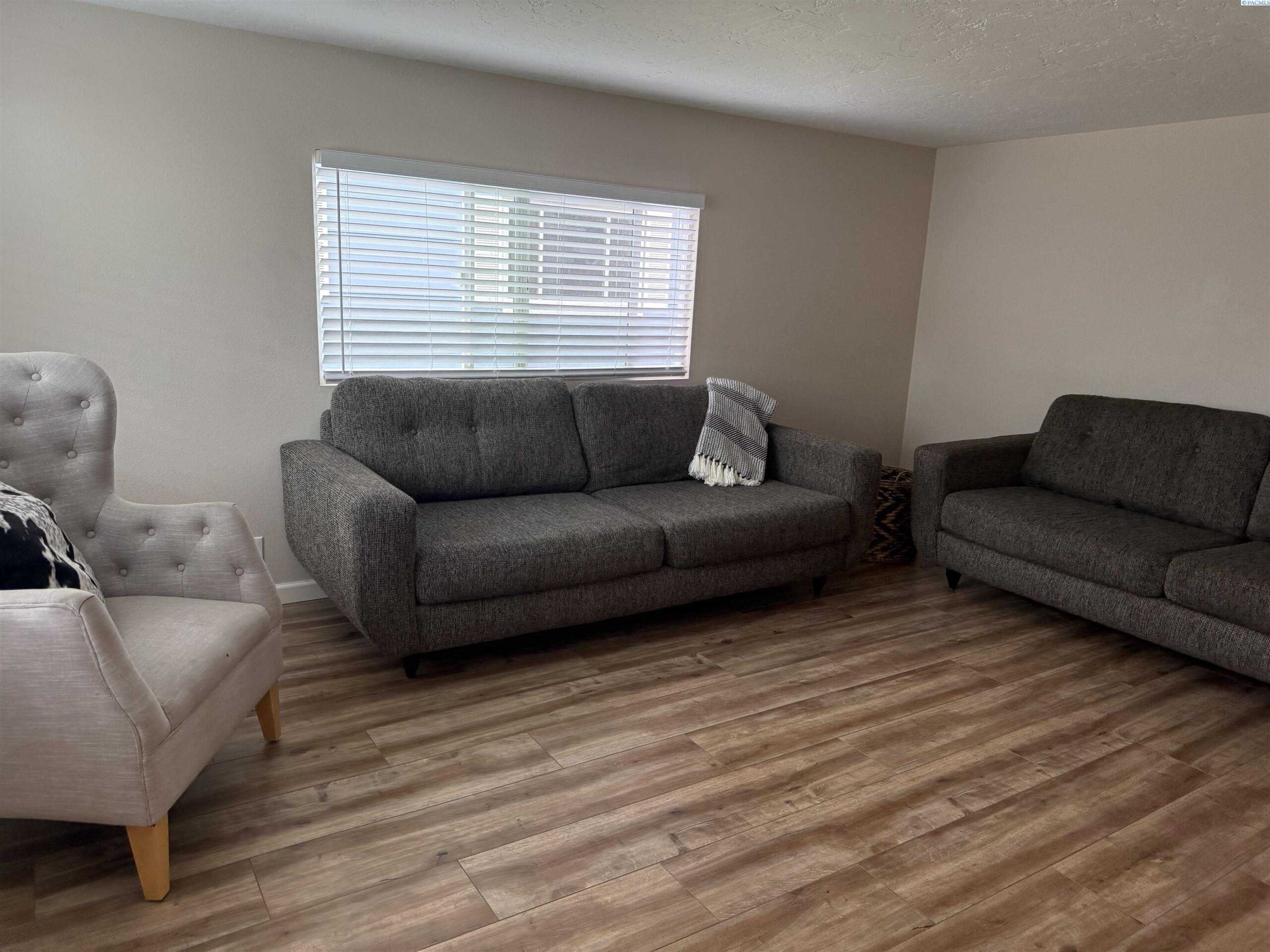 Photo of Newly Listed – 505 Winslow, Richland, WA 99354