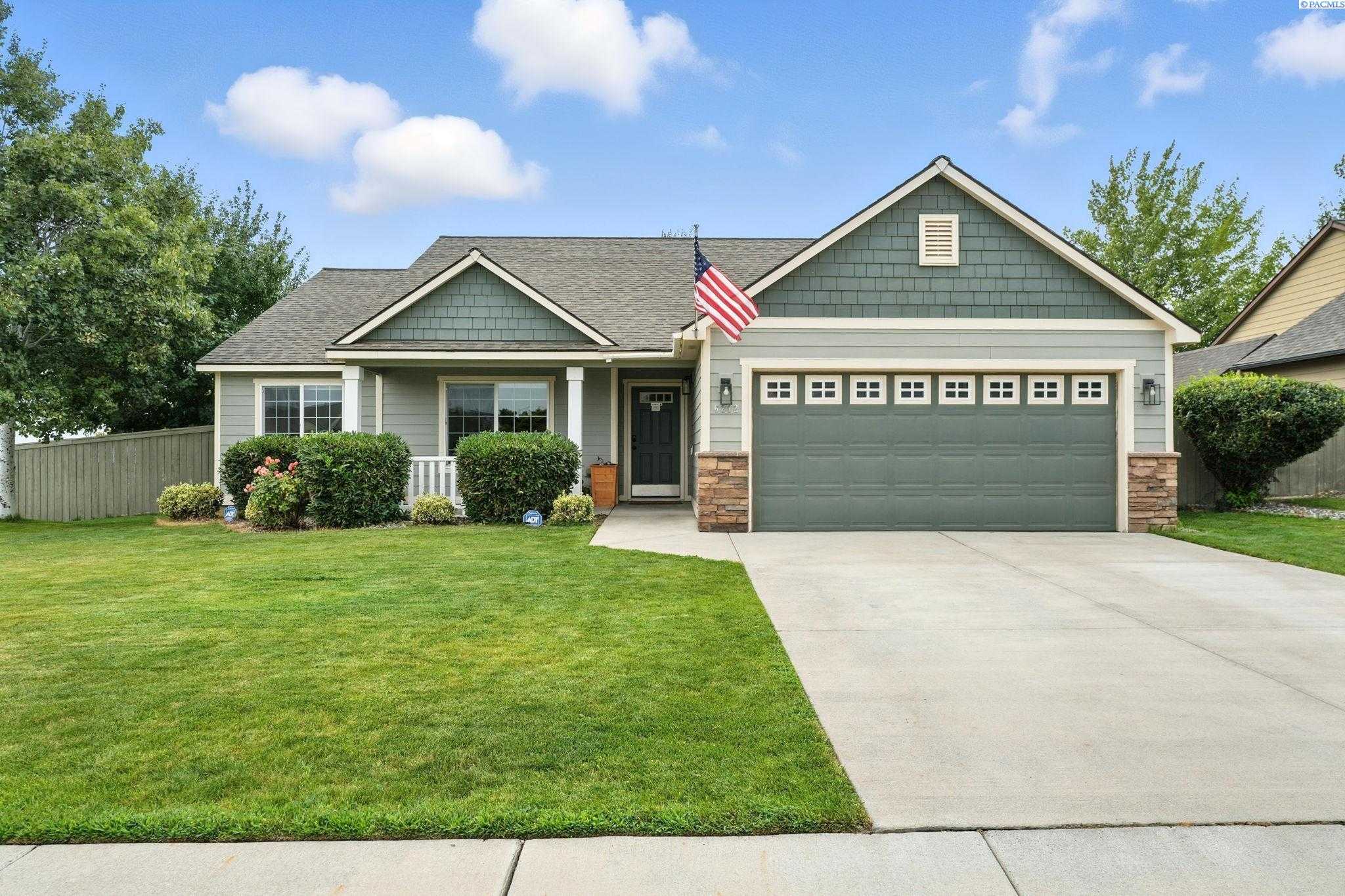 Photo of Newly Listed – 6212 Knightsbridge Ln, Pasco, WA 99301