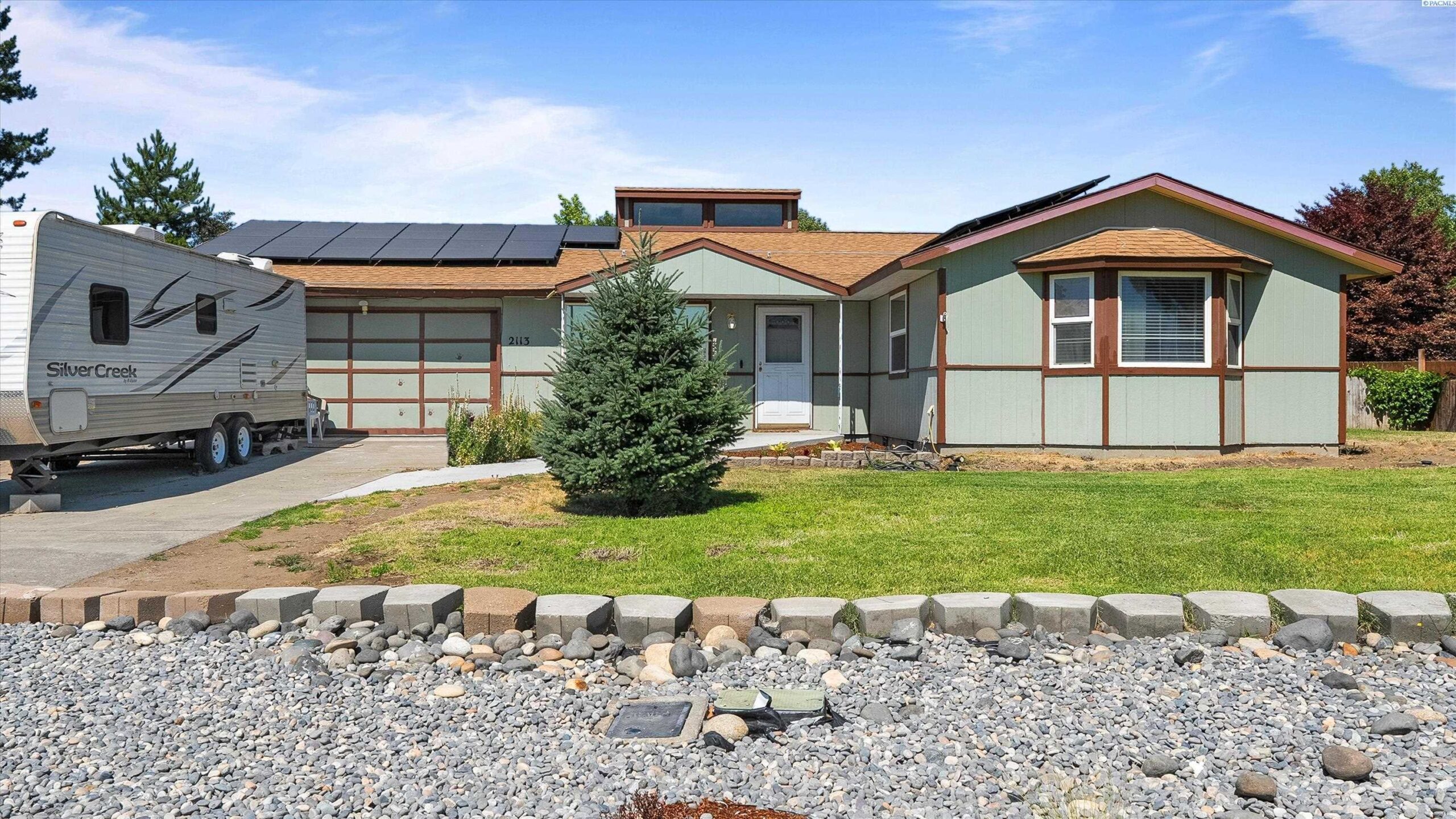 Photo of Newly Listed – 2113 Rainier Ave, Richland, WA 99354