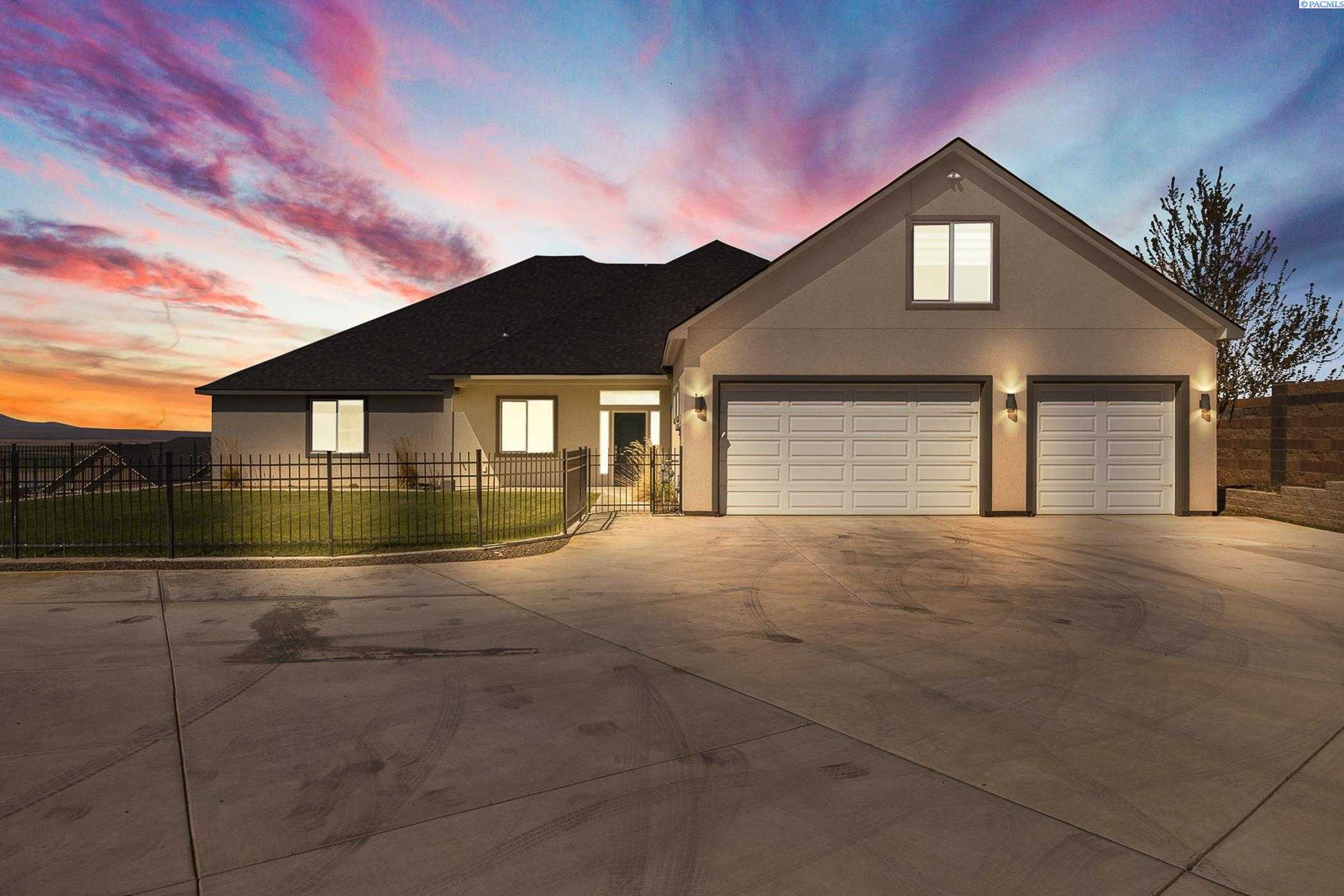 Photo of Newly Listed – 6631 Collins Rd, West Richland, WA 99353