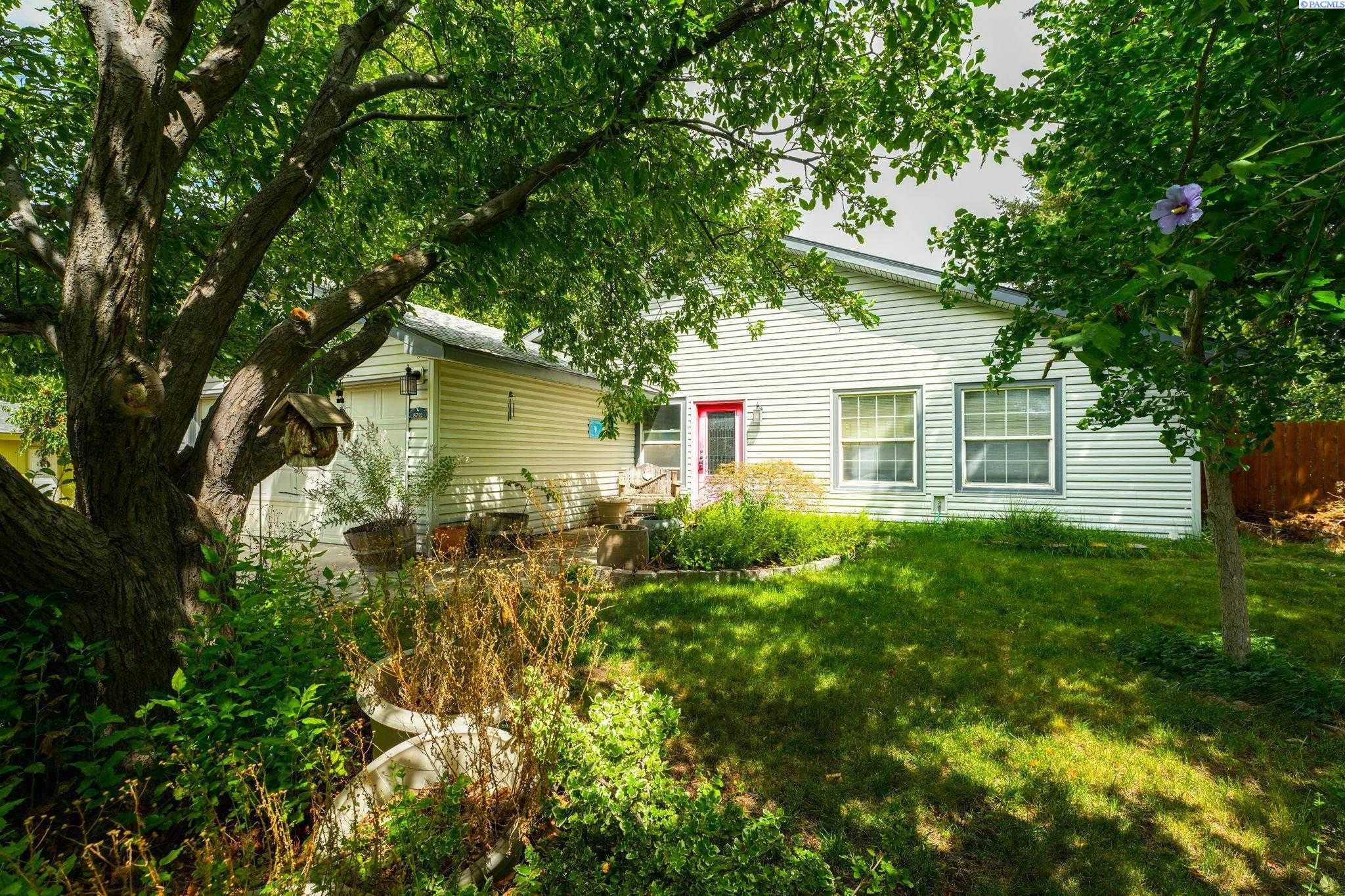 Photo of Newly Listed – 8712 W Entiat Ave., Kennewick, WA 99338