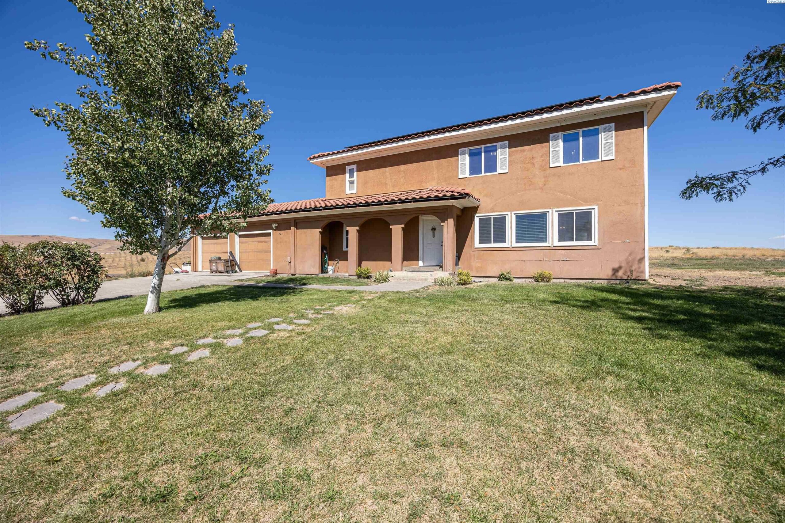 Photo of Newly Listed – 421 Falcon Ridge Road, Zillah, WA 98953