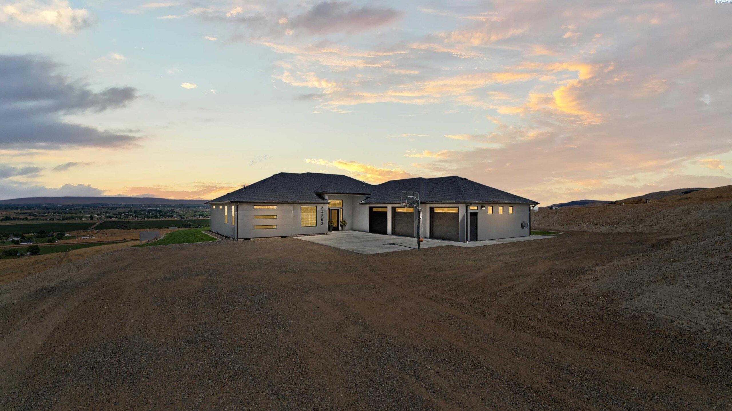 Photo of Newly Listed – 24282 S Ward Gap Rd, Prosser, WA 99350